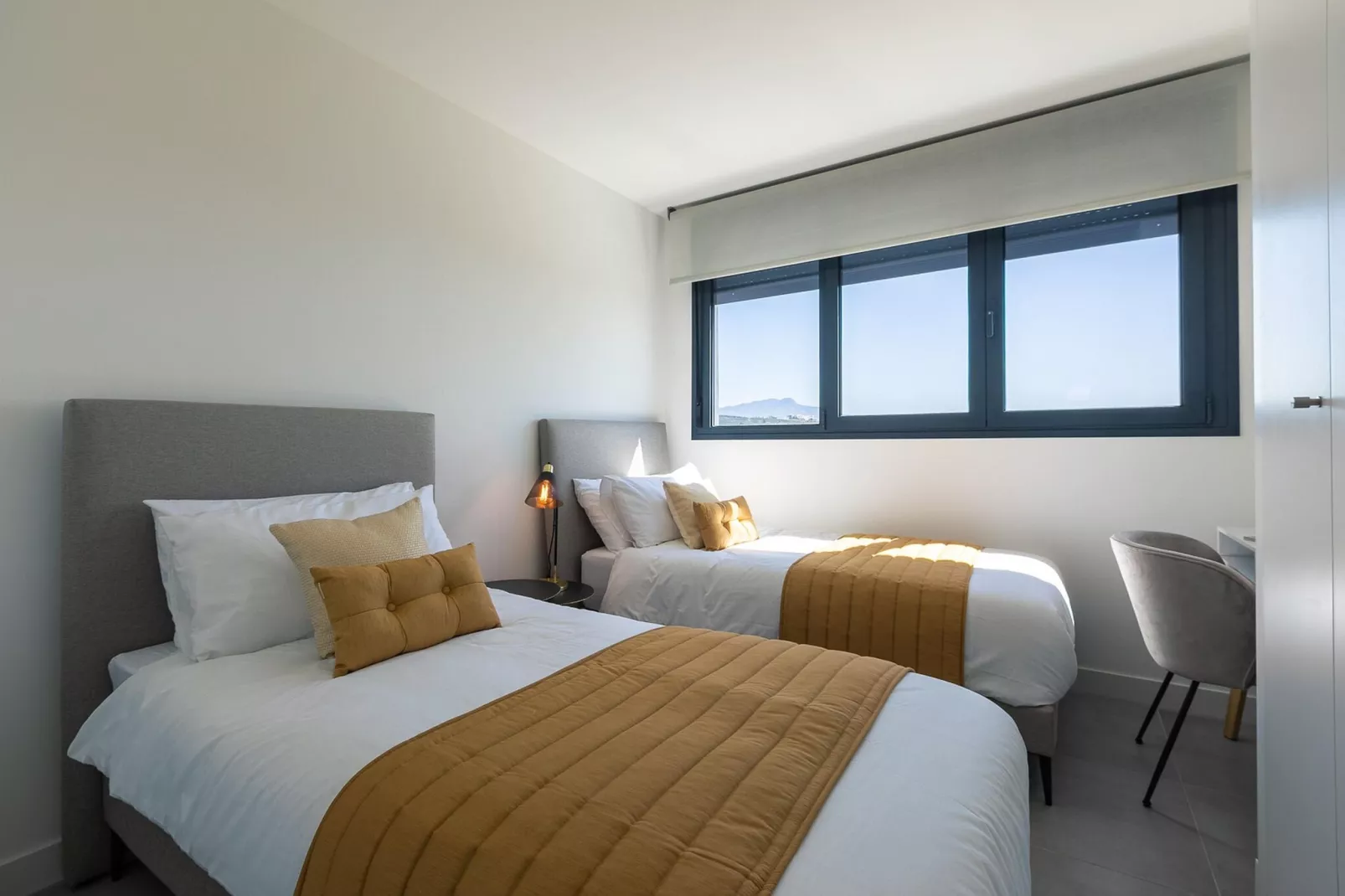 The Golden Oasis - Luxurious 3 Bedroom Penthouse with Gym & Spa facilities-Slaapkamer