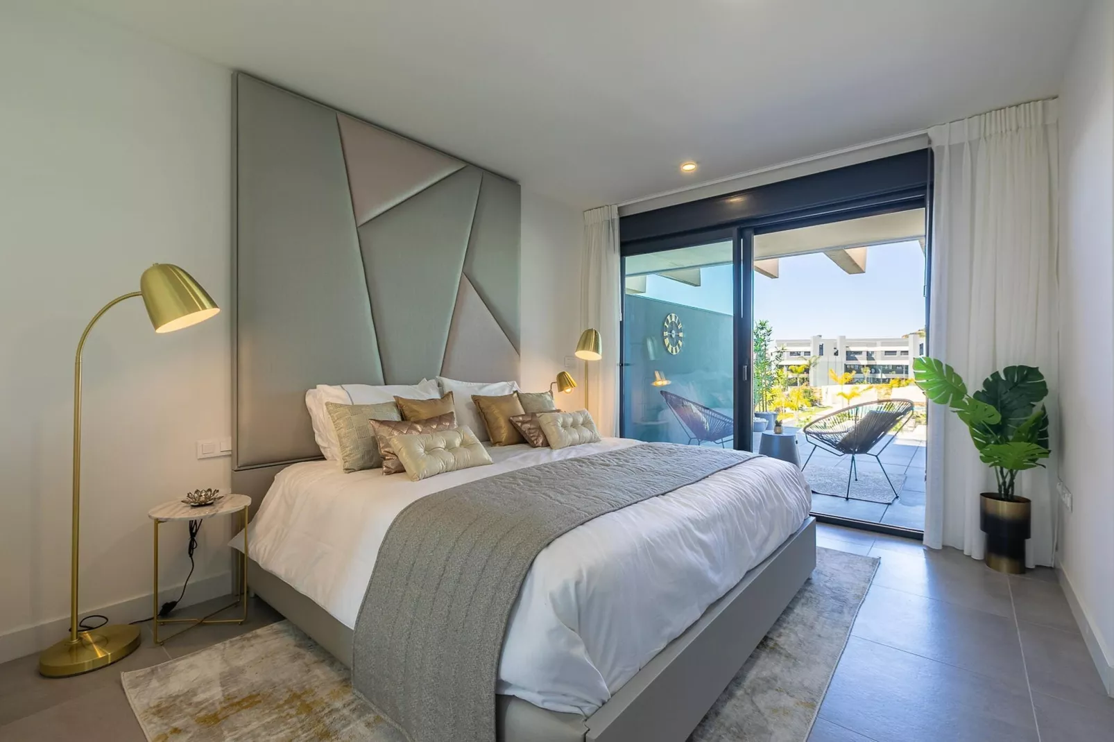 The Golden Oasis - Luxurious 3 Bedroom Penthouse with Gym & Spa facilities-Slaapkamer
