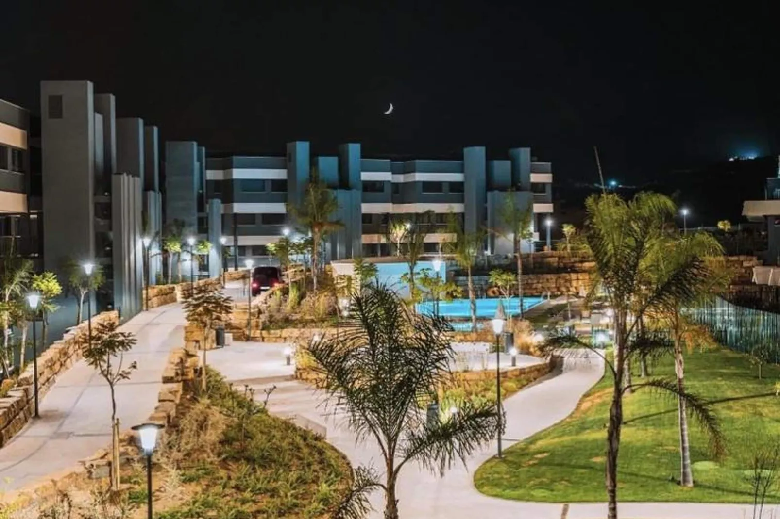 The Golden Oasis - Luxurious 3 Bedroom Penthouse with Gym & Spa facilities-Tuinen zomer