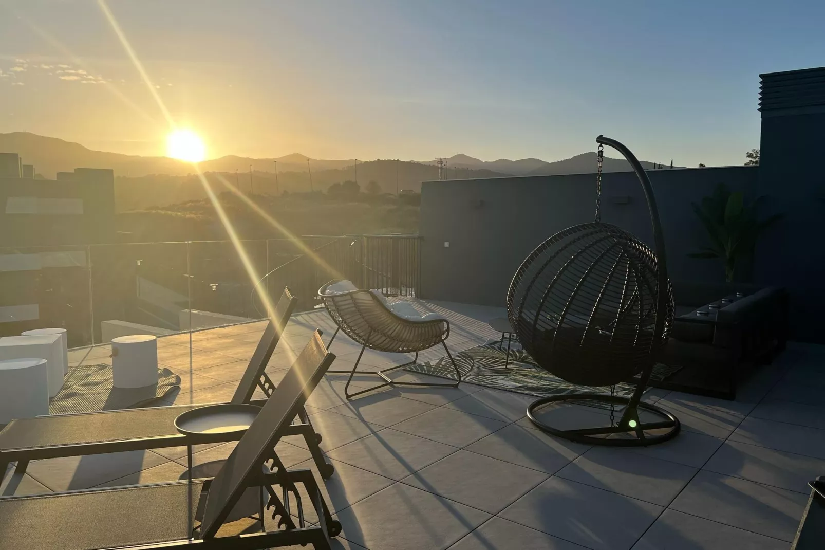 The Golden Oasis - Luxurious 3 Bedroom Penthouse with Gym & Spa facilities-Uitzicht zomer