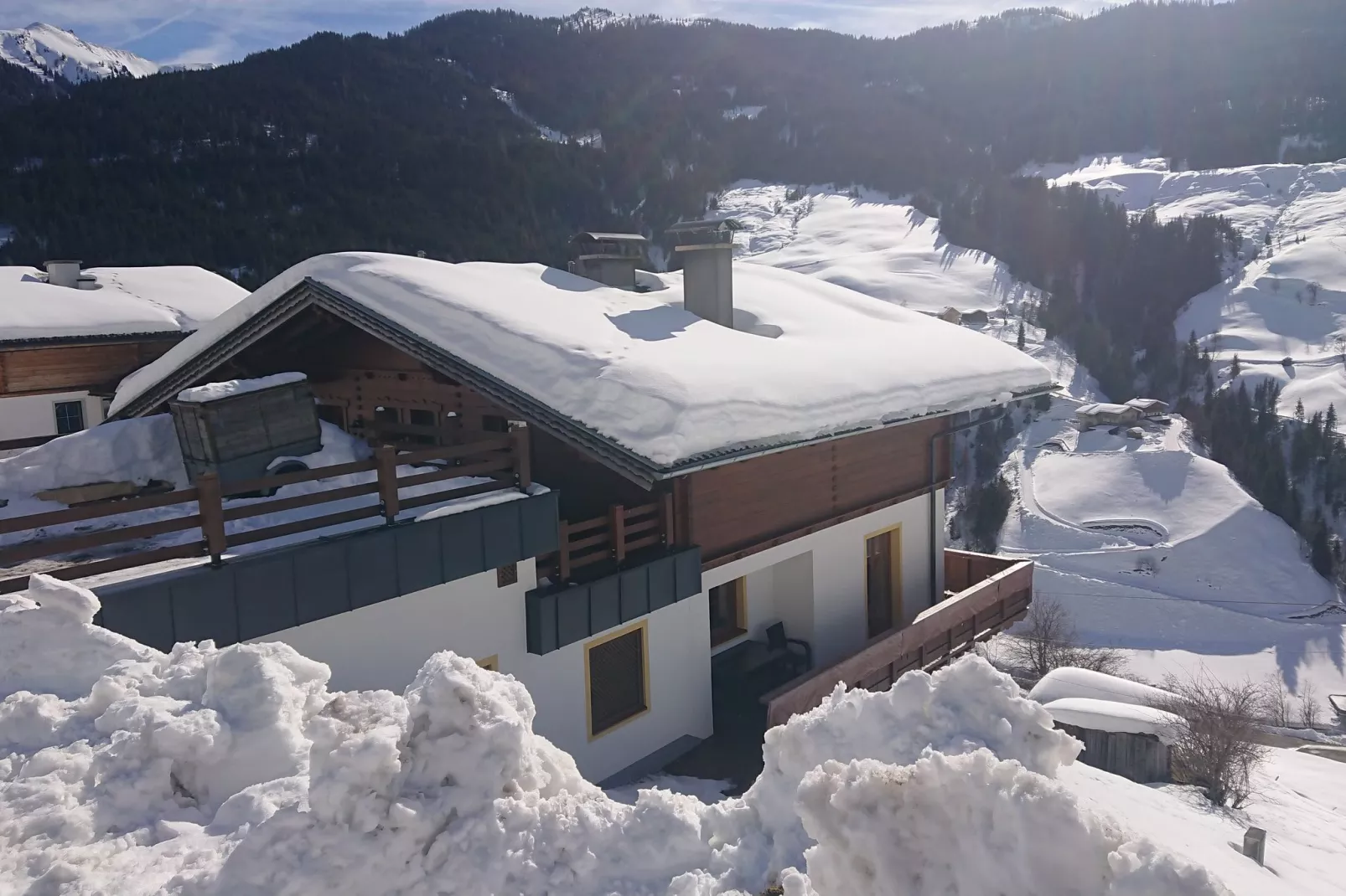 Prachtig appartement in Salzburgerland met zonnig balkon-Exterieur winter