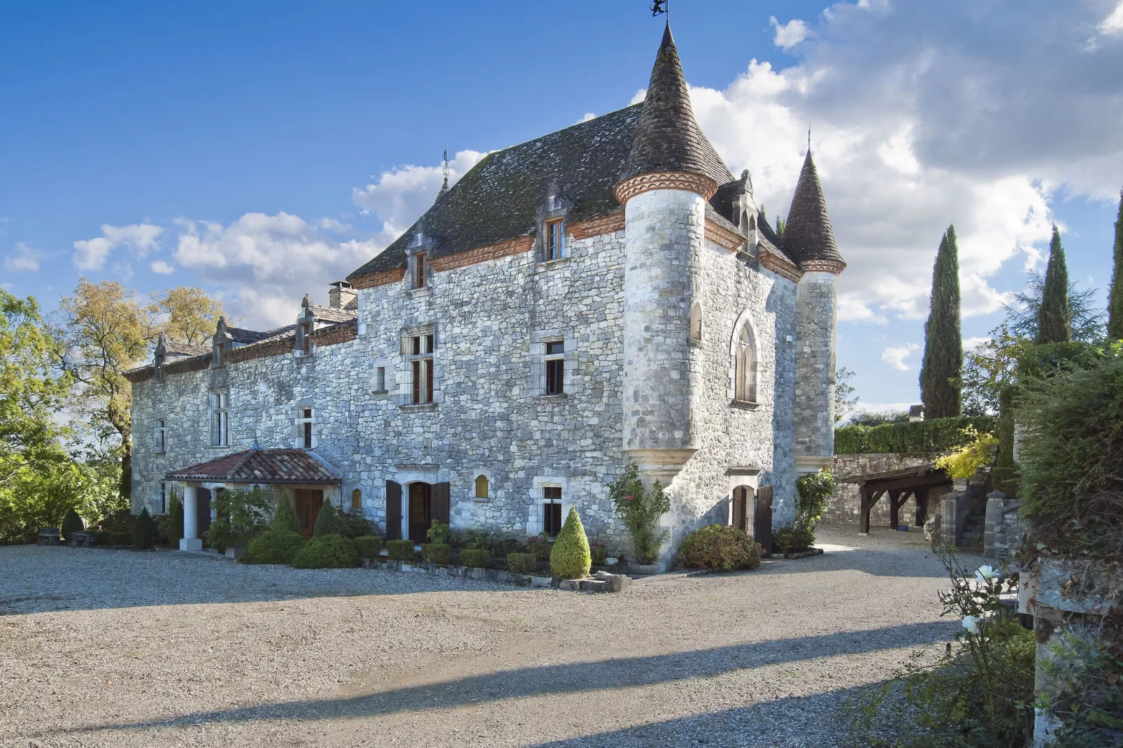 Château la Colombie-Buitenkant zomer