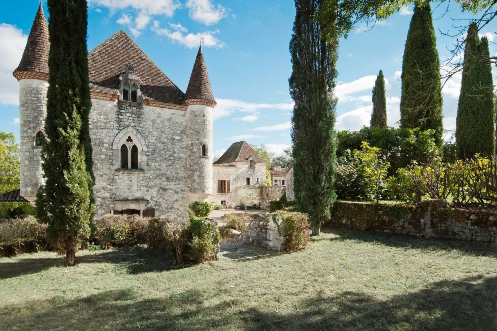 Château la Colombie-Buitenkant zomer