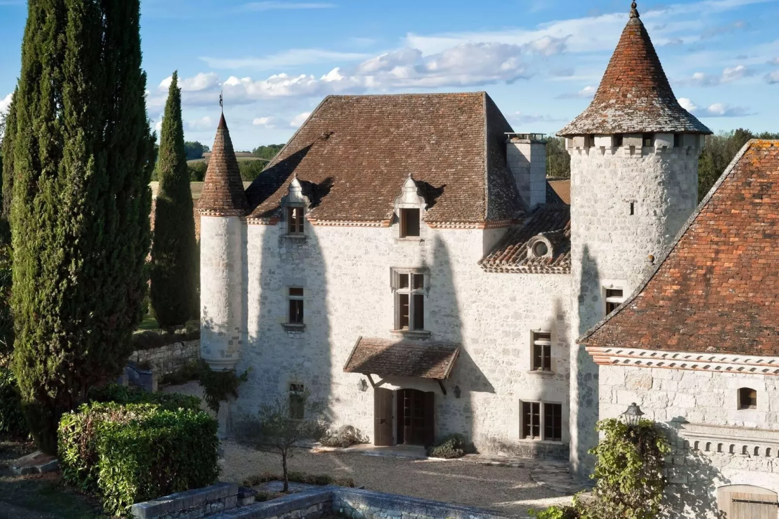 Château la Colombie-Buitenkant zomer