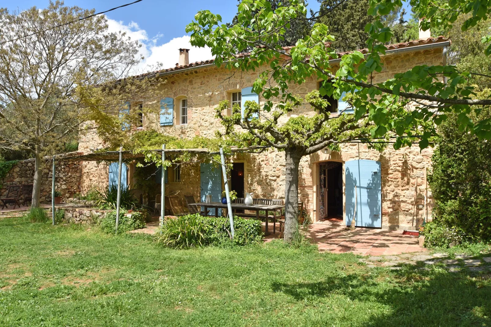 Boerderij in Draguignan met terras