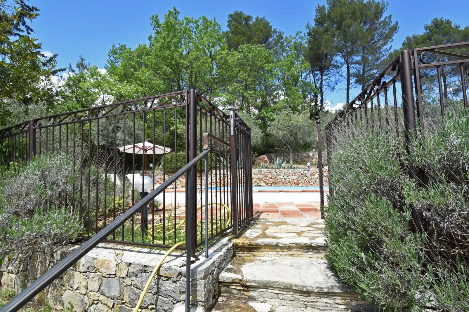 Boerderij in Draguignan met terras-Zwembad