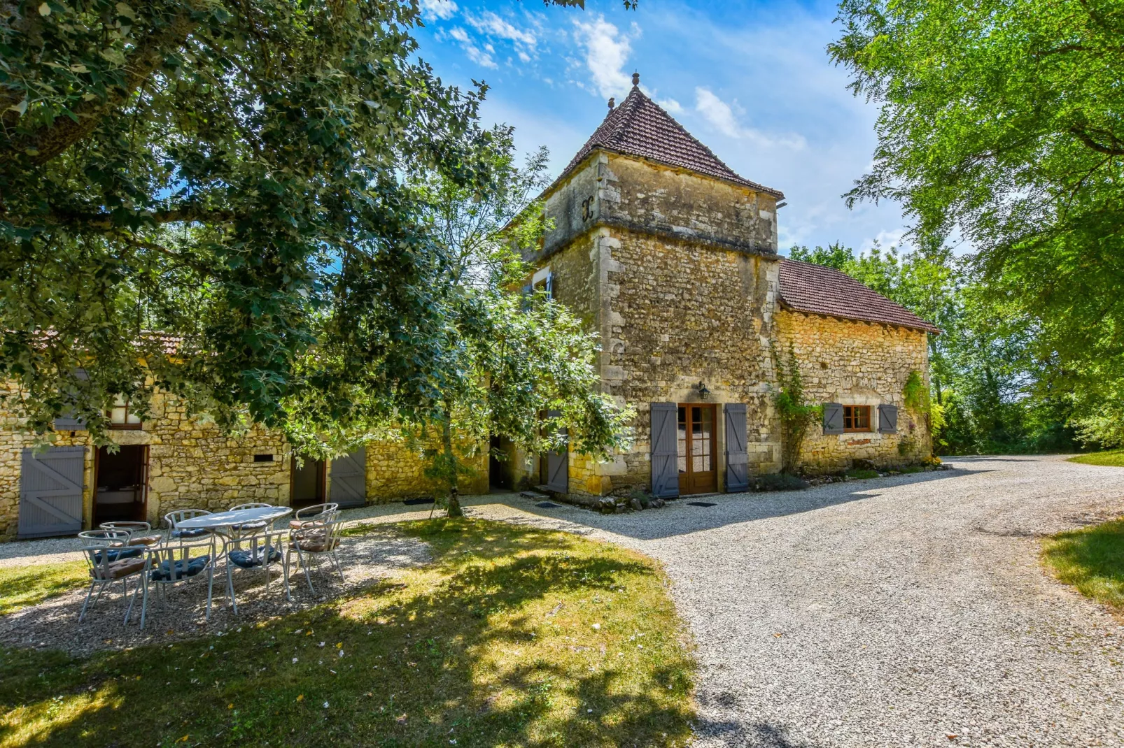 Grande maison de charme-Buitenkant zomer