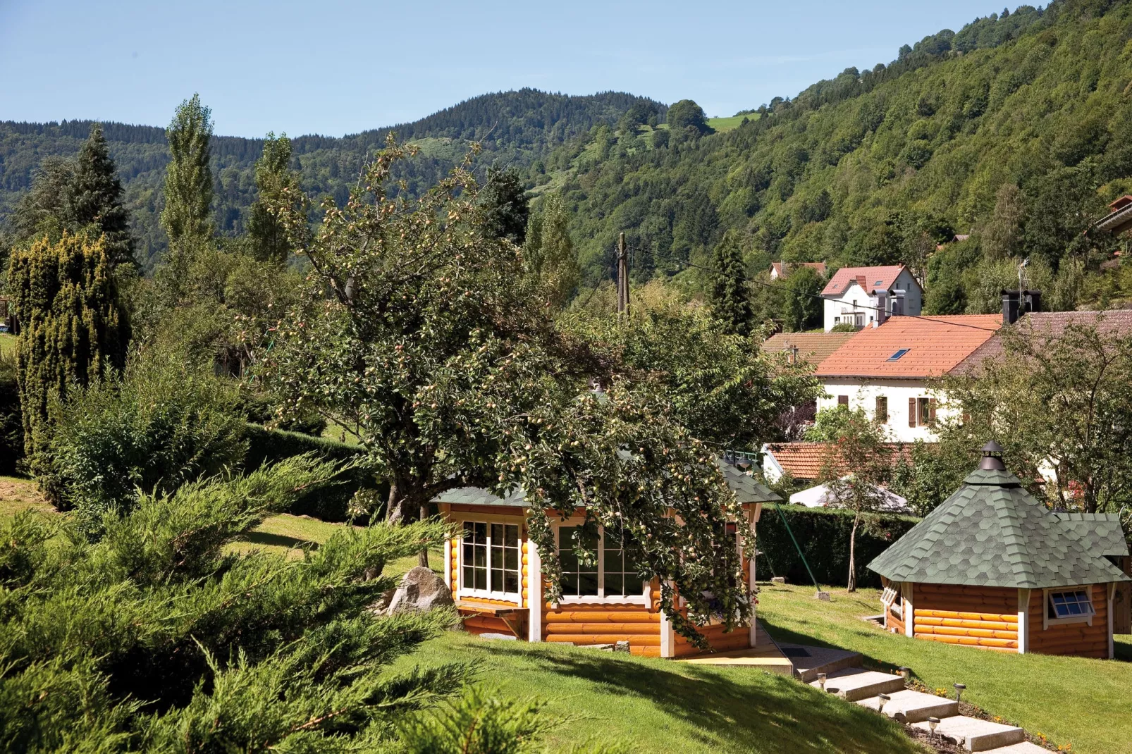 Chalet Chatelminés-Tuinen zomer