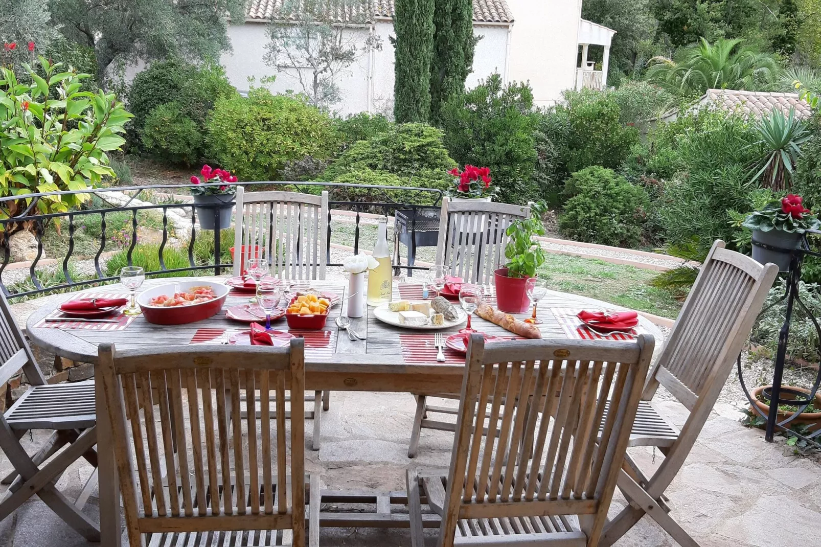 Au bord de L'Orb-Terrasbalkon