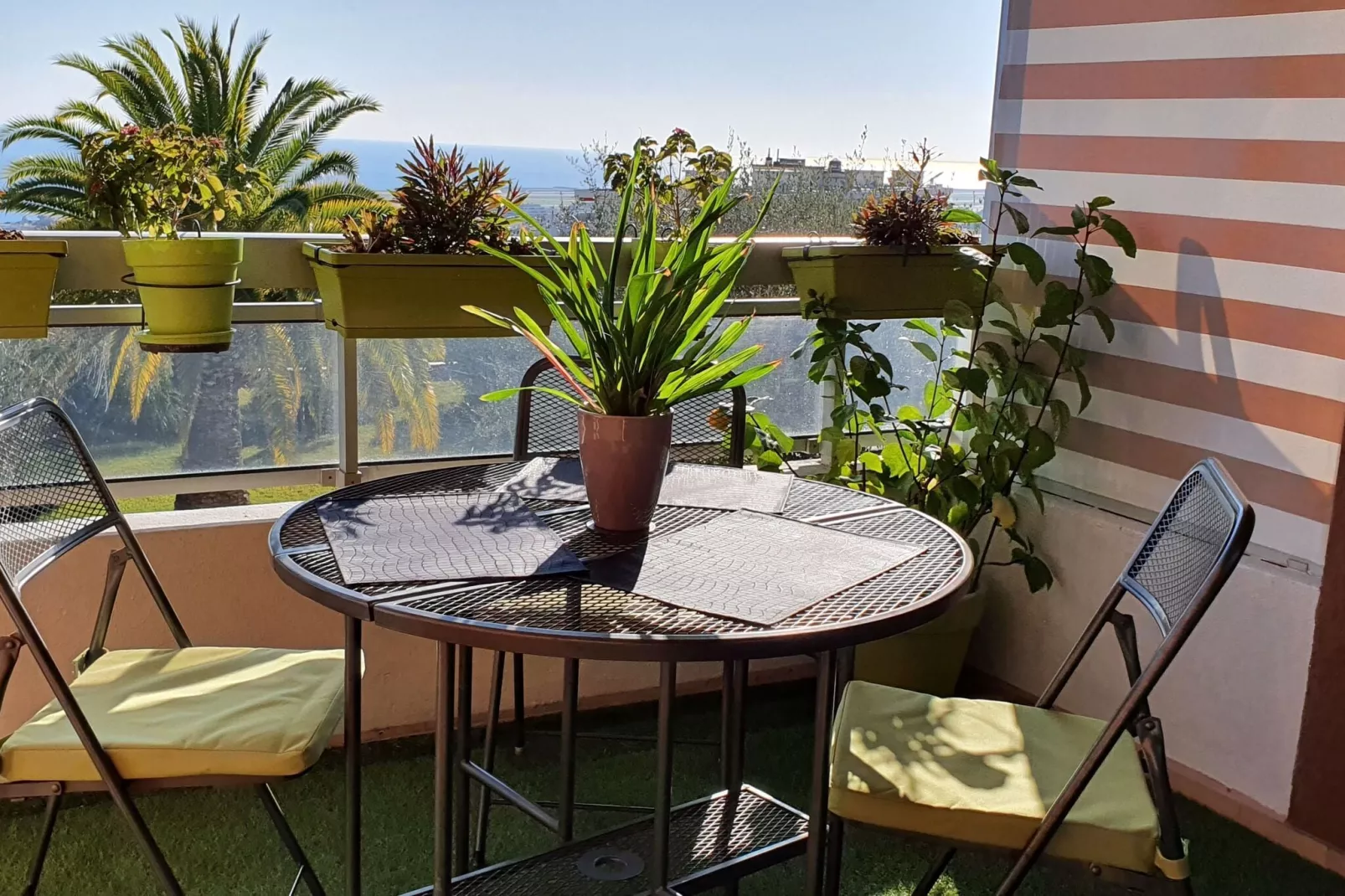 Appartement standing avec terrasse et vue mer à Nice-Terrasbalkon