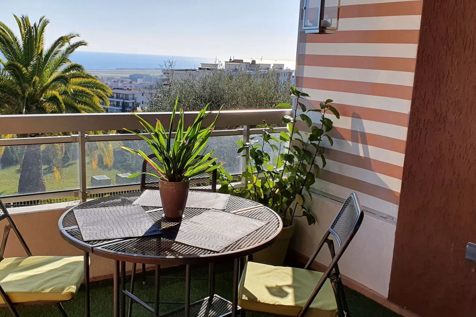 Appartement standing avec terrasse et vue mer à Nice-Terrasbalkon