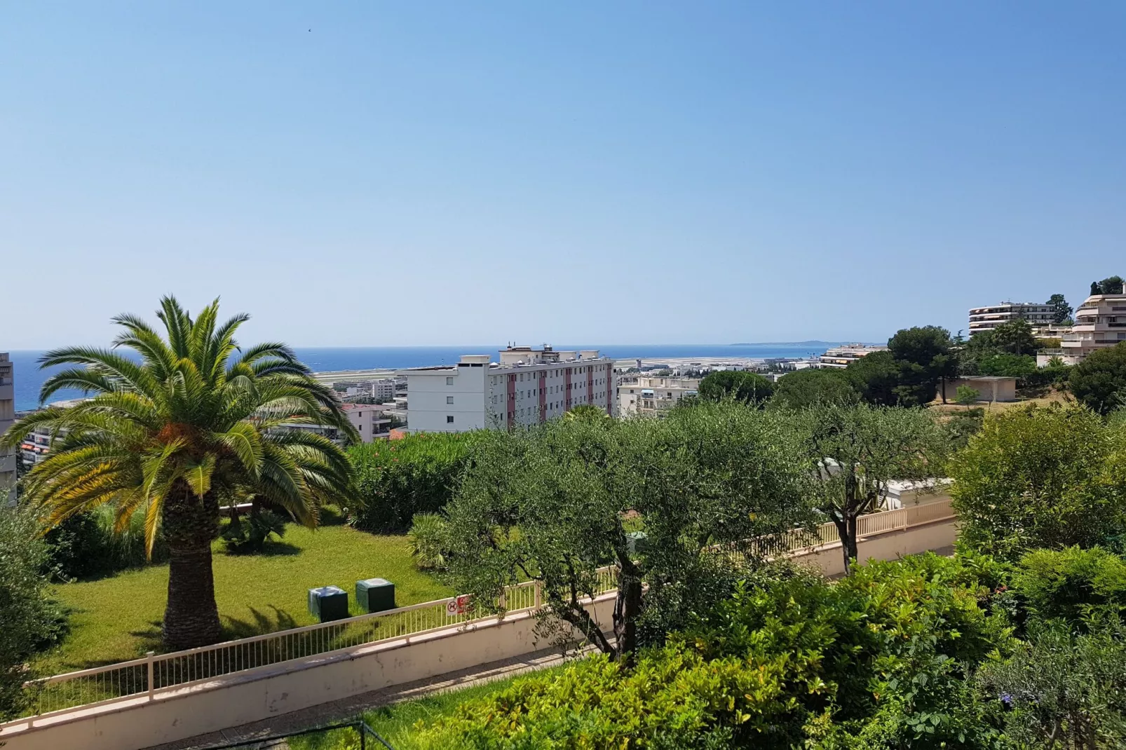 Appartement standing avec terrasse et vue mer à Nice-Uitzicht zomer