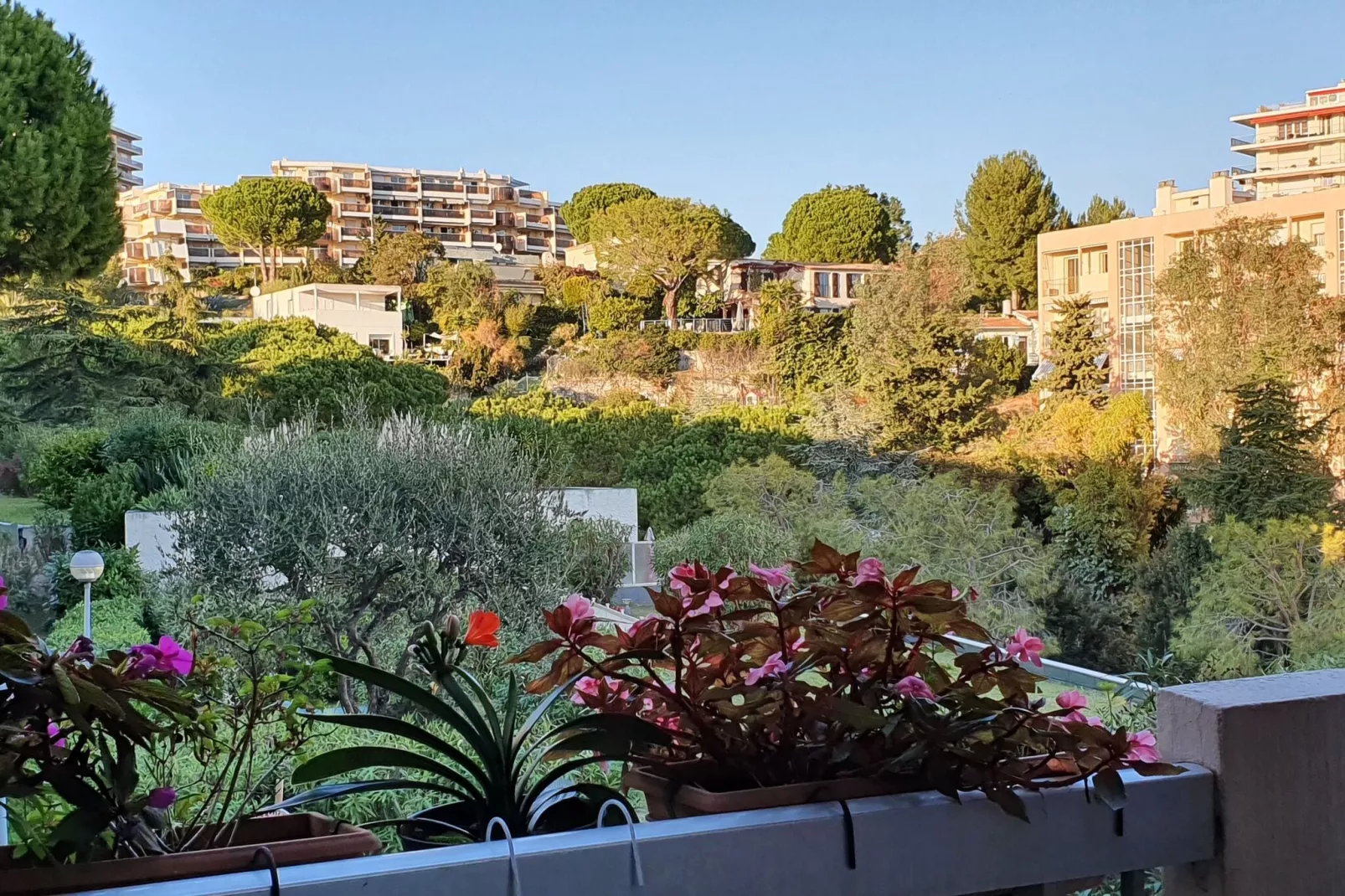 Appartement standing avec terrasse et vue mer à Nice-Uitzicht zomer