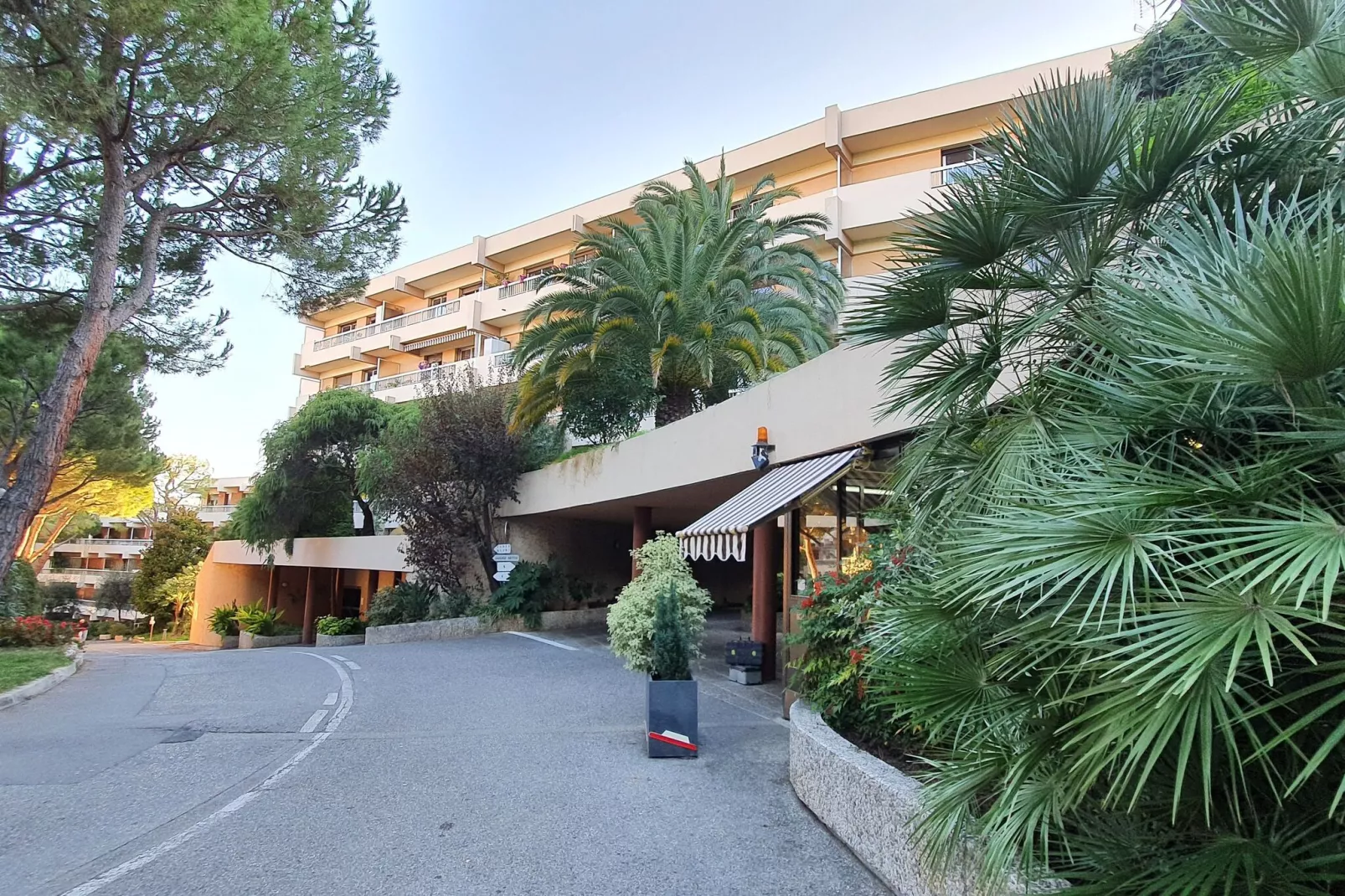 Appartement standing avec terrasse et vue mer à Nice-Uitzicht zomer