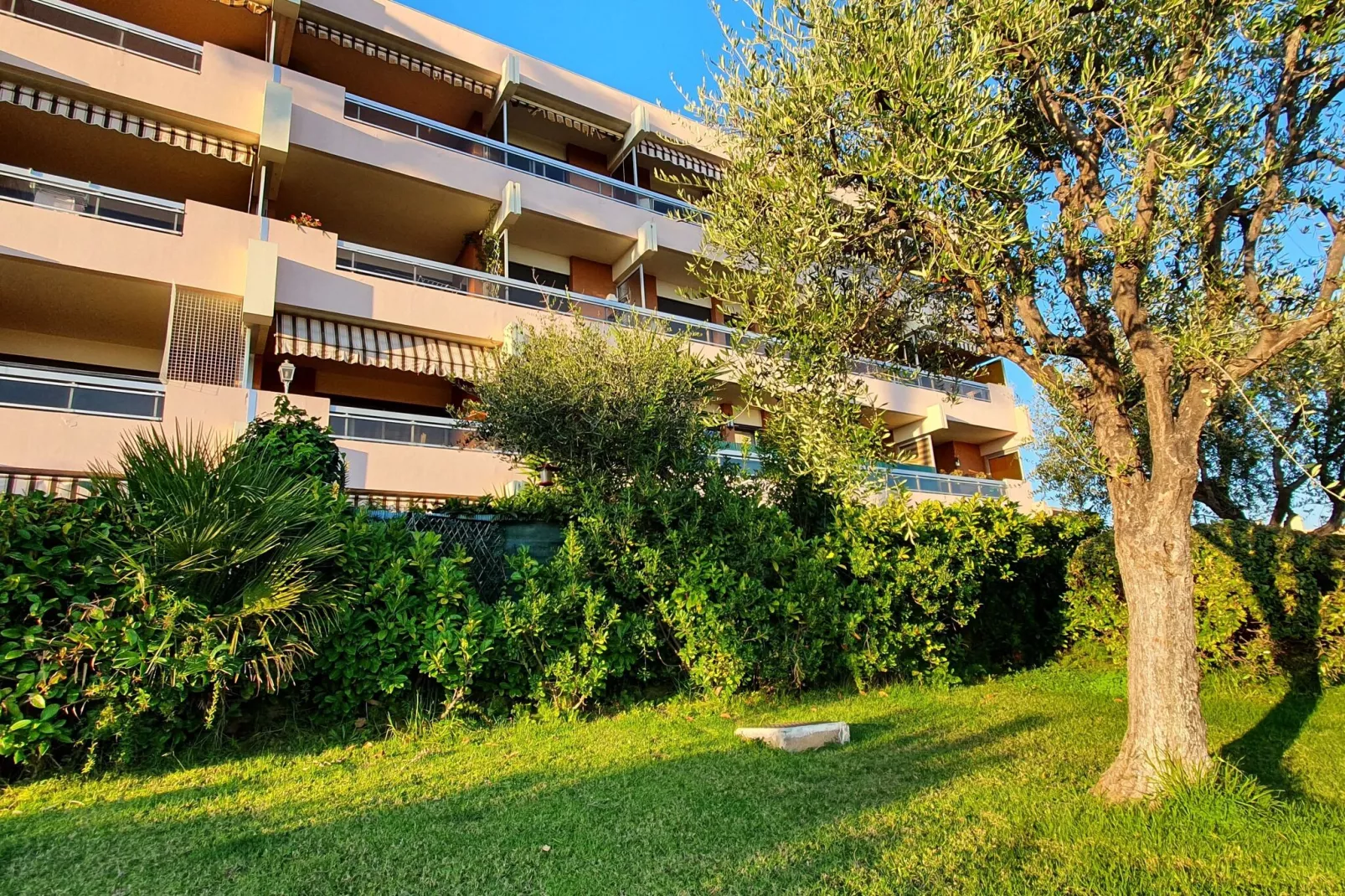 Appartement standing avec terrasse et vue mer à Nice-Uitzicht zomer