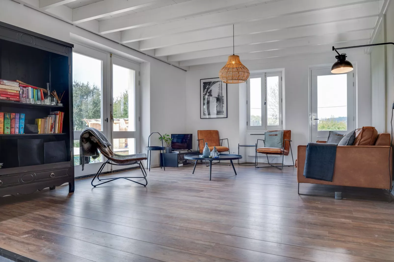Sfeervol vakantiehuis in Rouzède met een prive zwembad (verwarmd)-Woonkamer