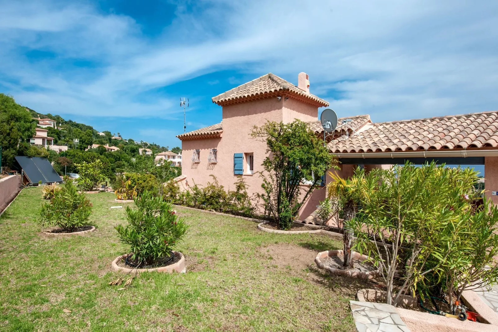 Villa Capussambres-Tuinen zomer
