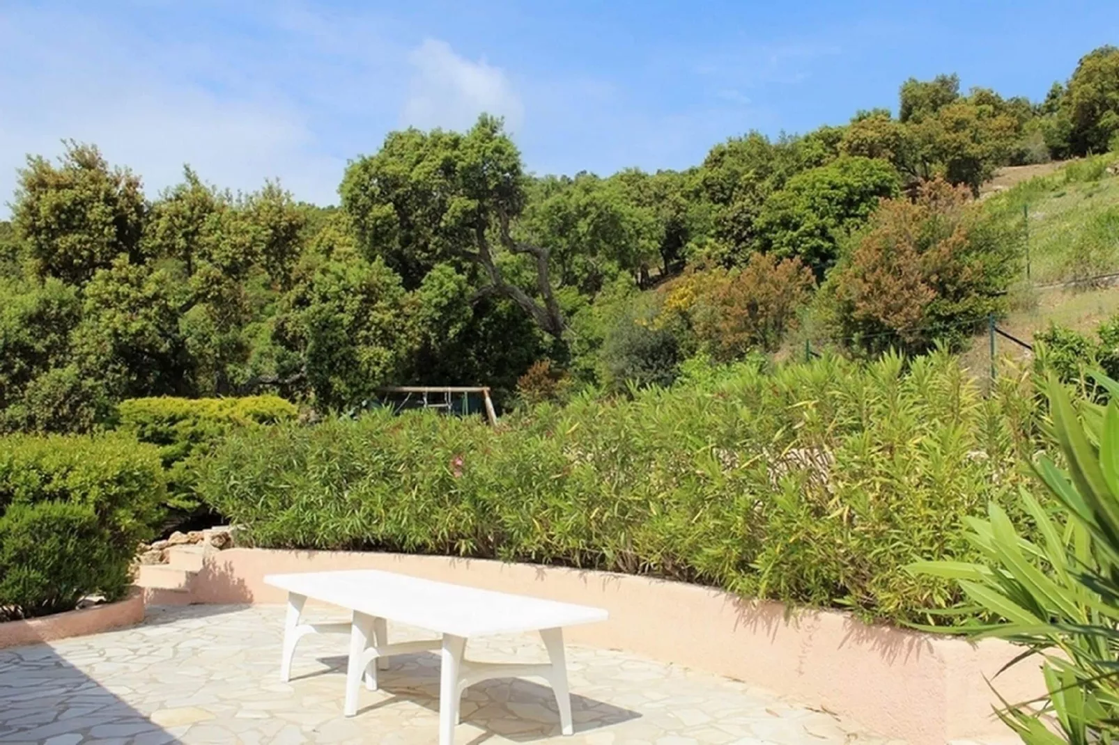 Villa Capussambres-Tuinen zomer