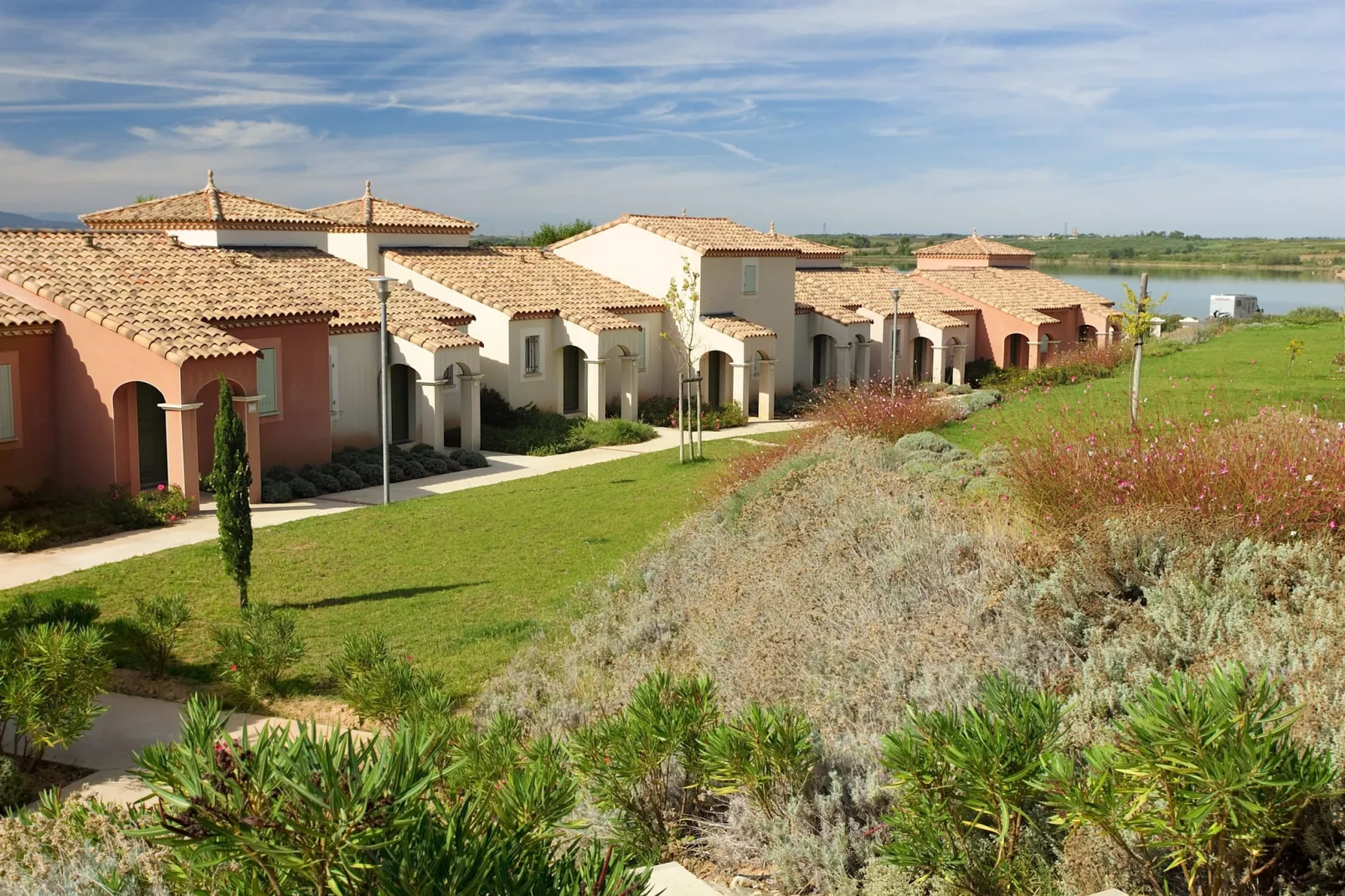 Les Hauts du Lac-Buitenkant zomer