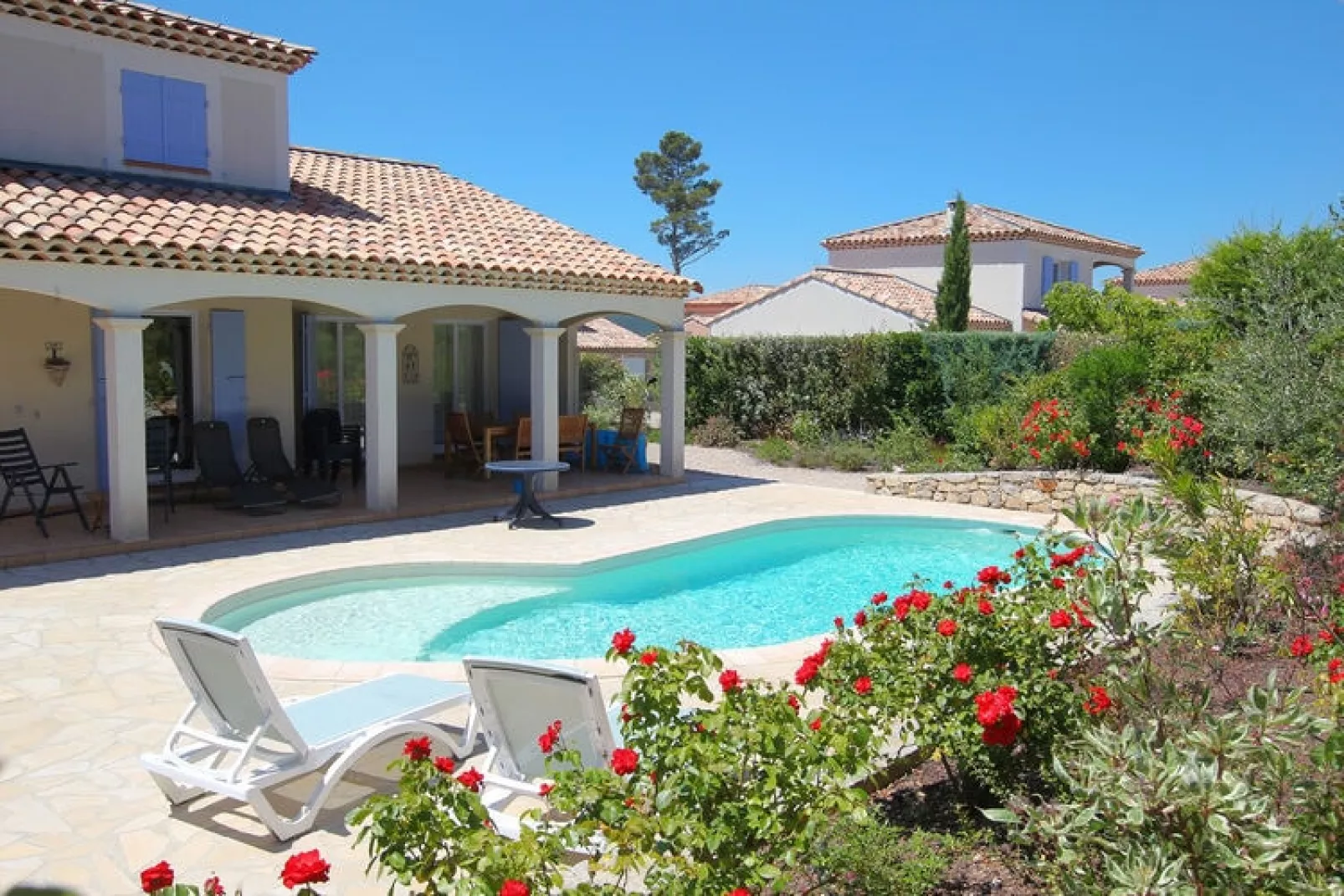 La Vallée de la Sainte Baume - Pool-Buitenkant zomer