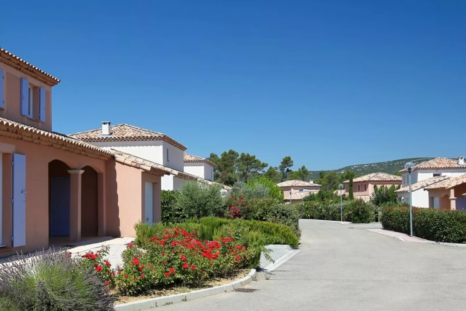 La Vallée de la Sainte Baume - Pool-Buitenkant zomer