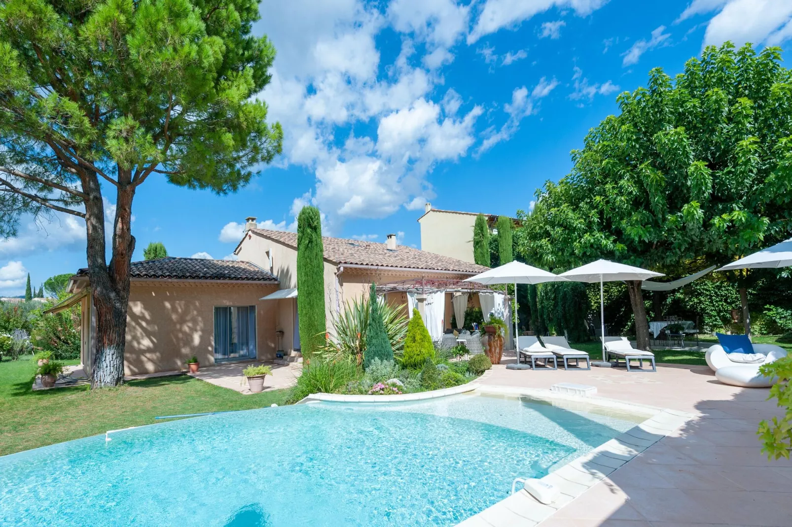 Villa Provence-Buitenkant zomer