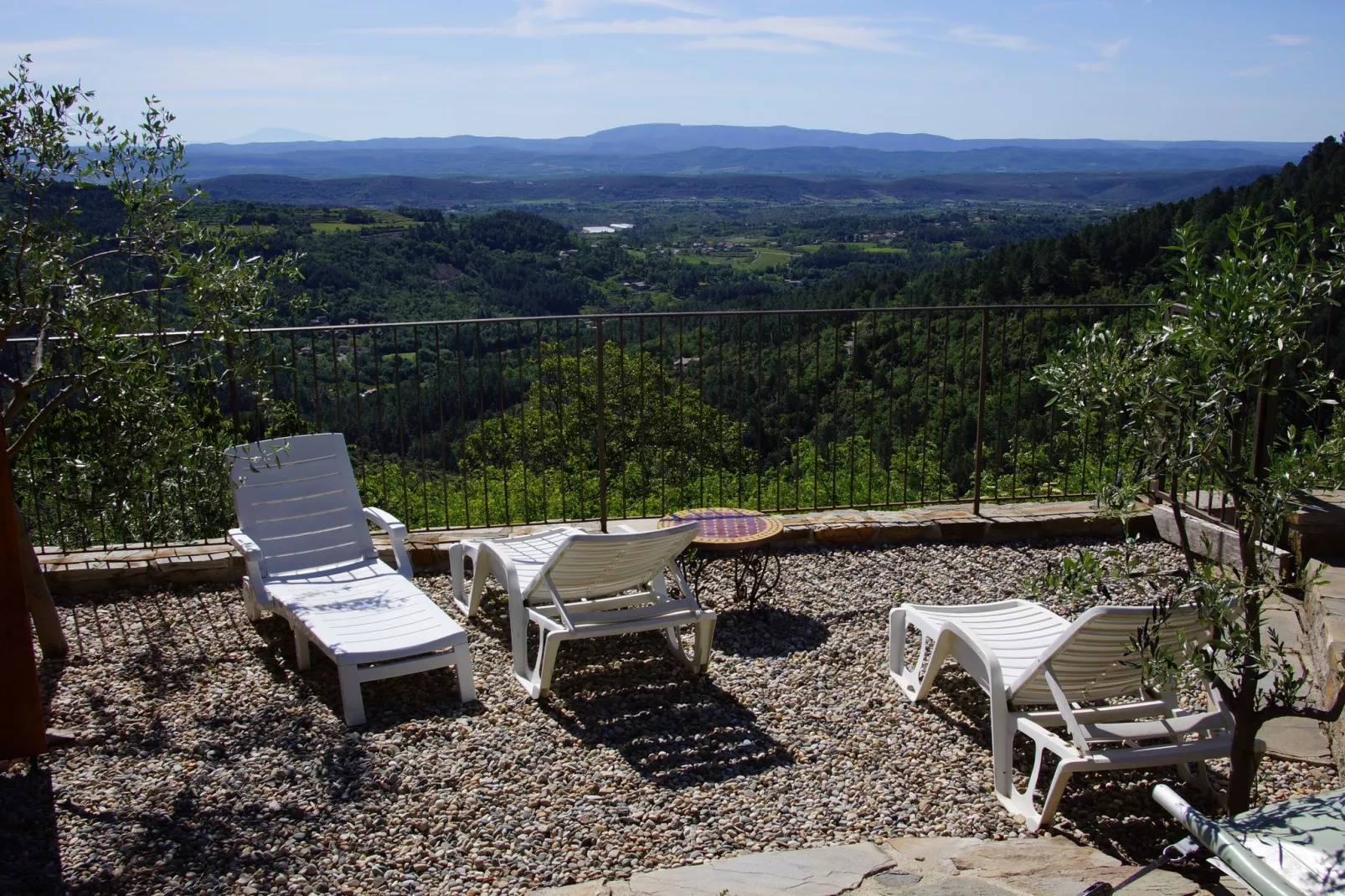 Maison de vacances Chassiers grand-Terrasbalkon