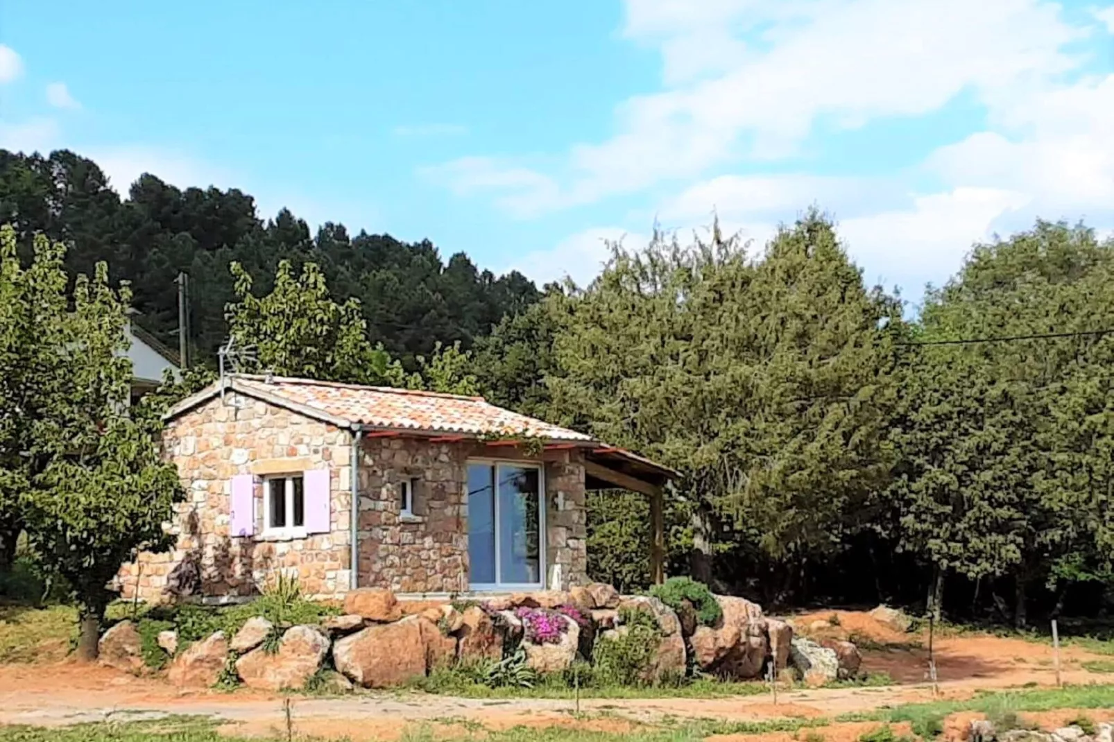 Kleines Steinhaus in Chambonas / Les Cades