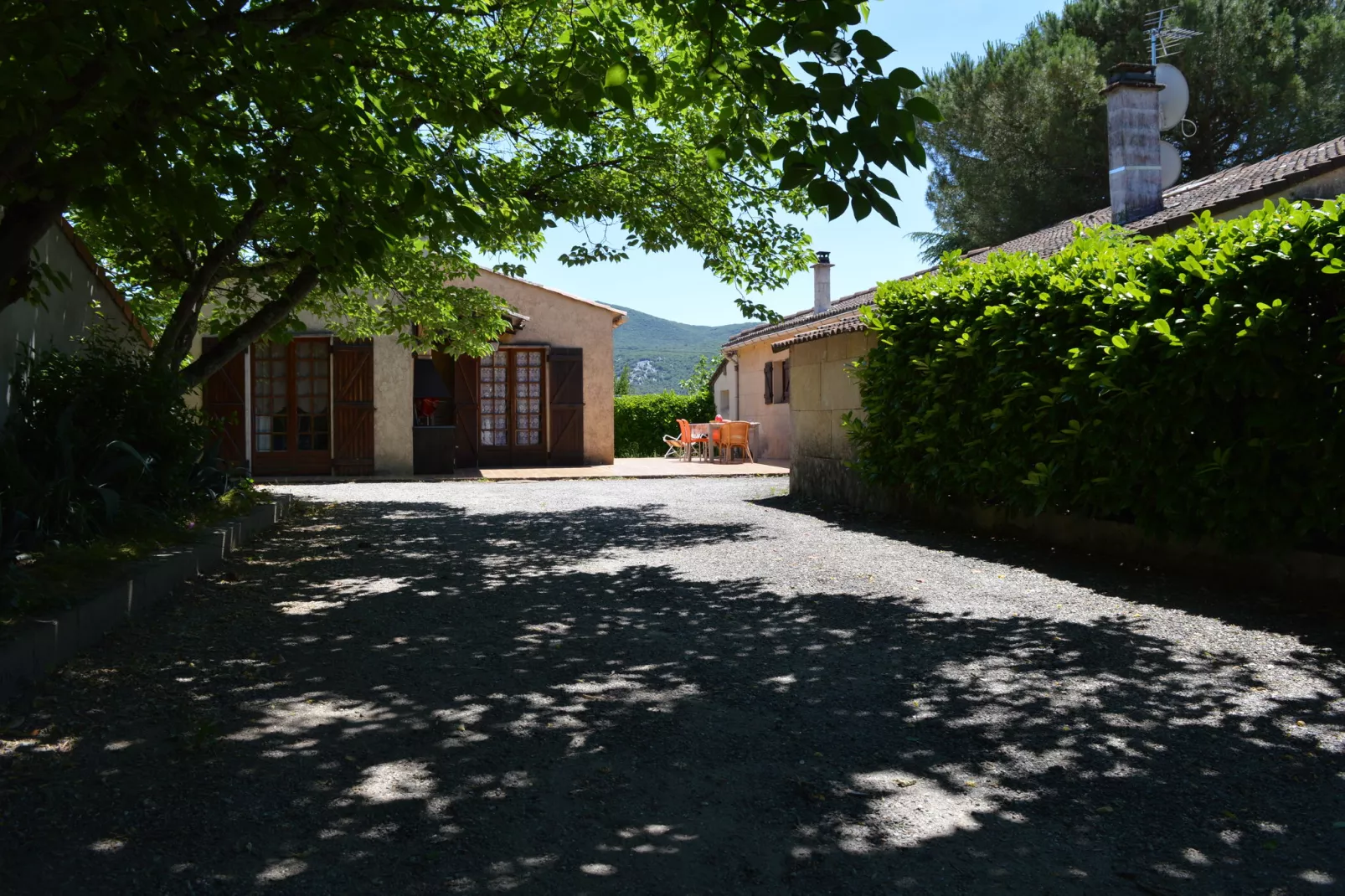 Gite - Lagorce-Tuinen zomer