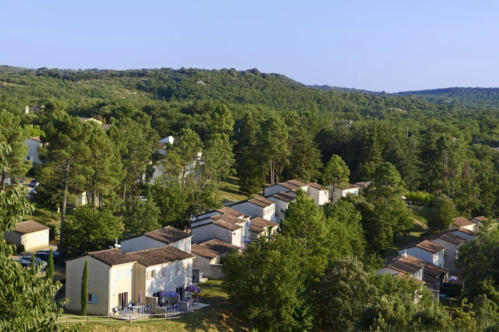 Le Domaine des Hauts de Salavas 4-Buitenkant zomer