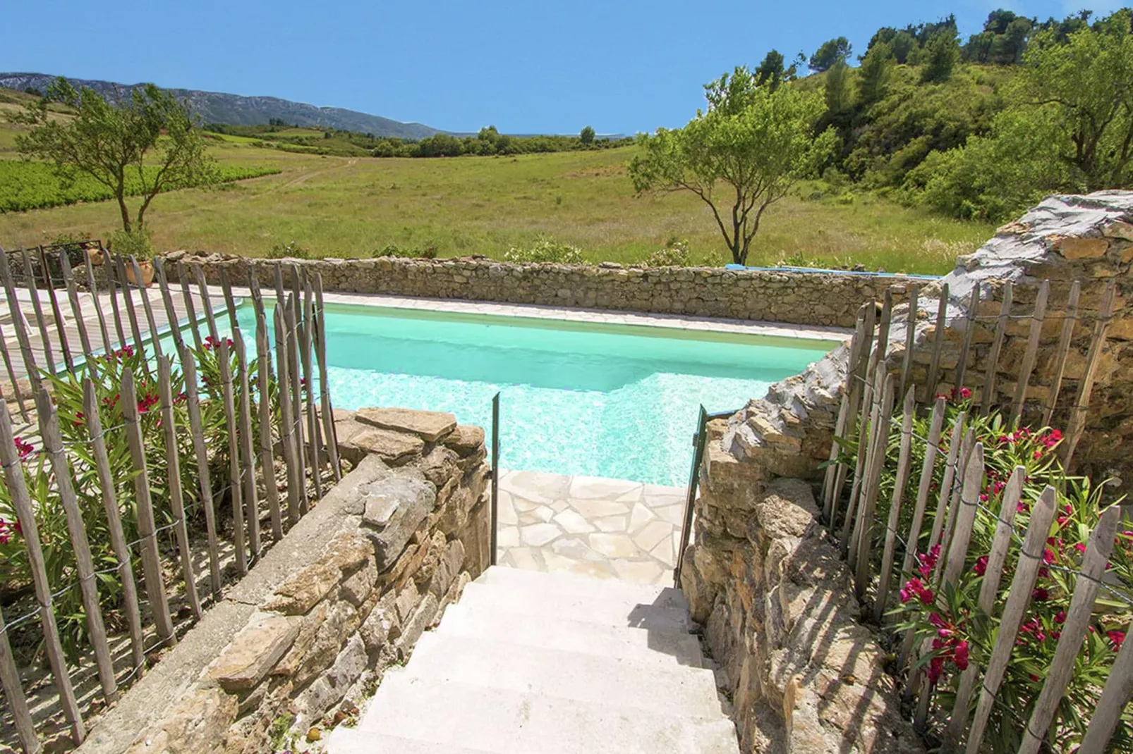 Gîte de luxe dans les vignes 1-Zwembad