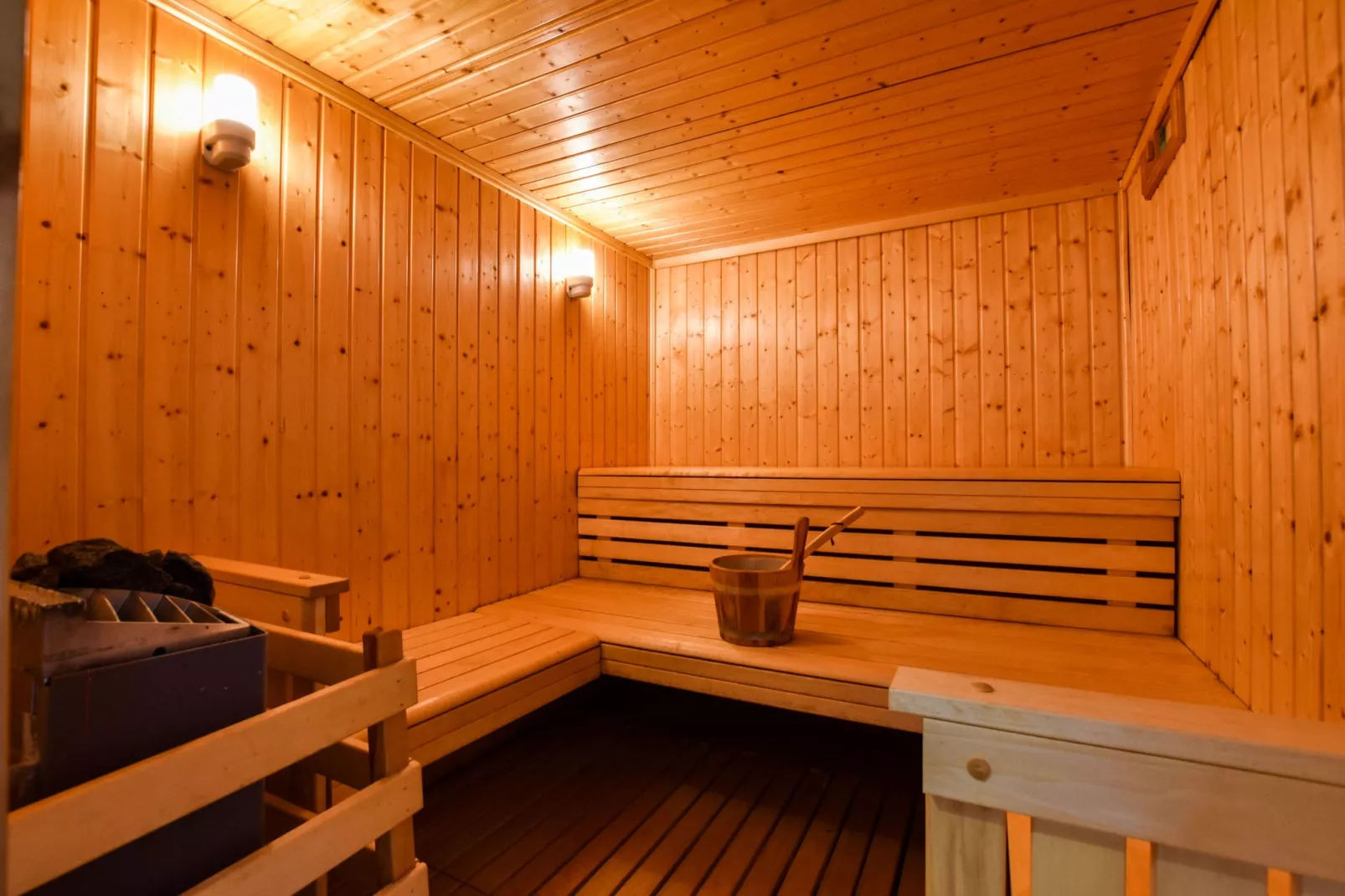 Maison auvergnate avec jacuzzi et sauna-Wellness