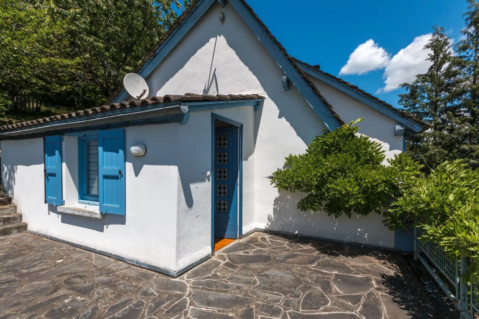 Maison près des volcans d'Auvergne-Terrasbalkon