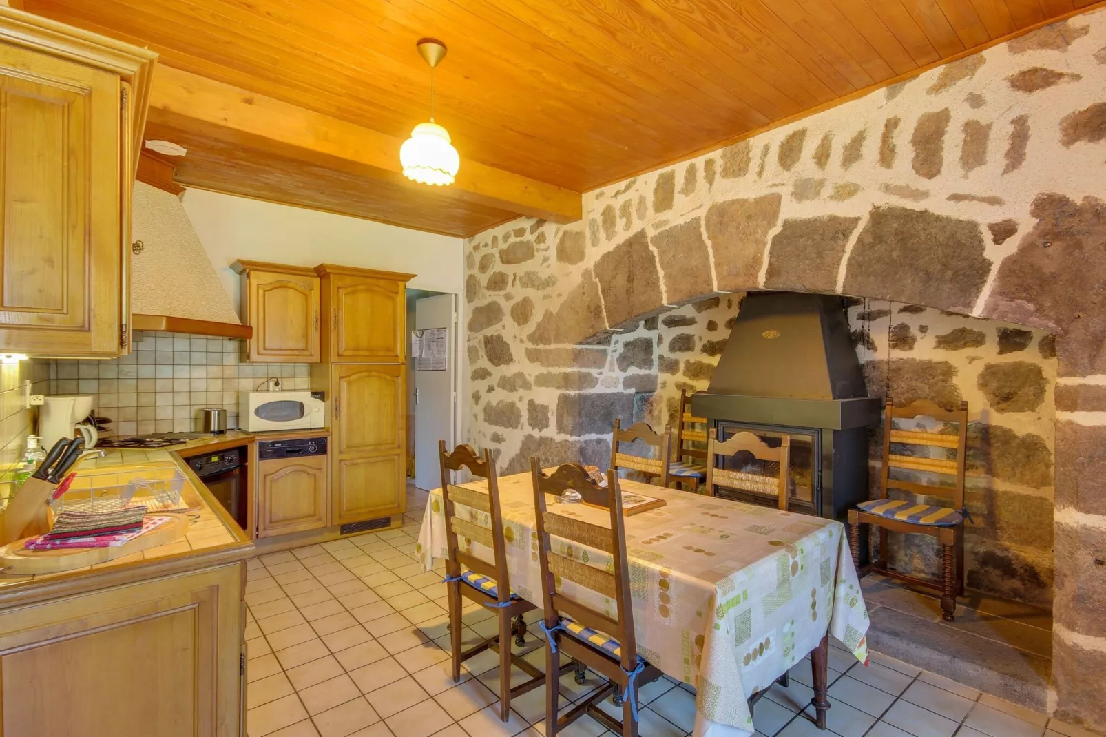 Maison près des volcans d'Auvergne-Eetkamer