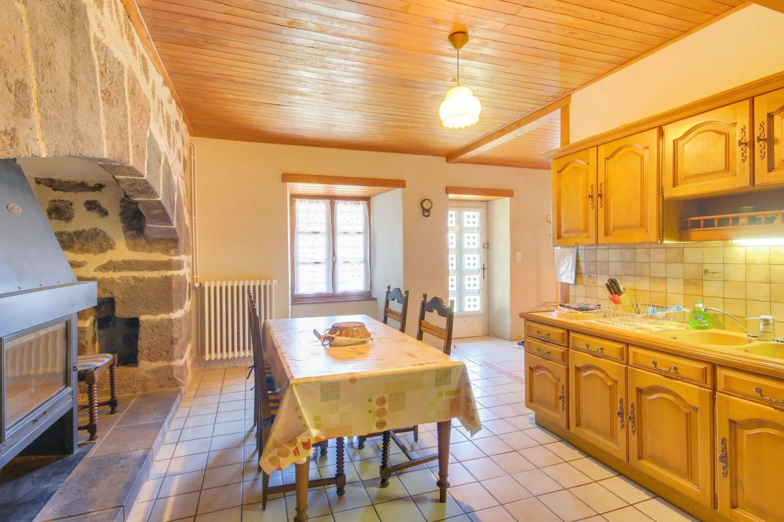 Maison près des volcans d'Auvergne-Keuken