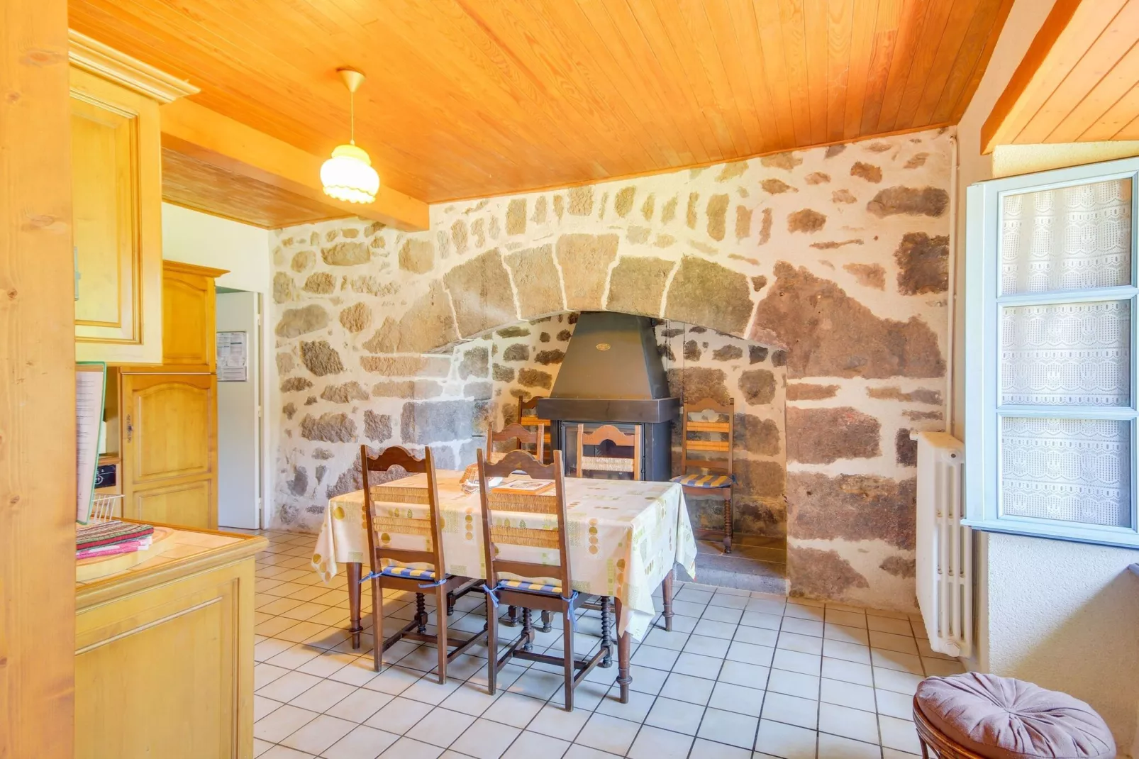 Maison près des volcans d'Auvergne-Eetkamer