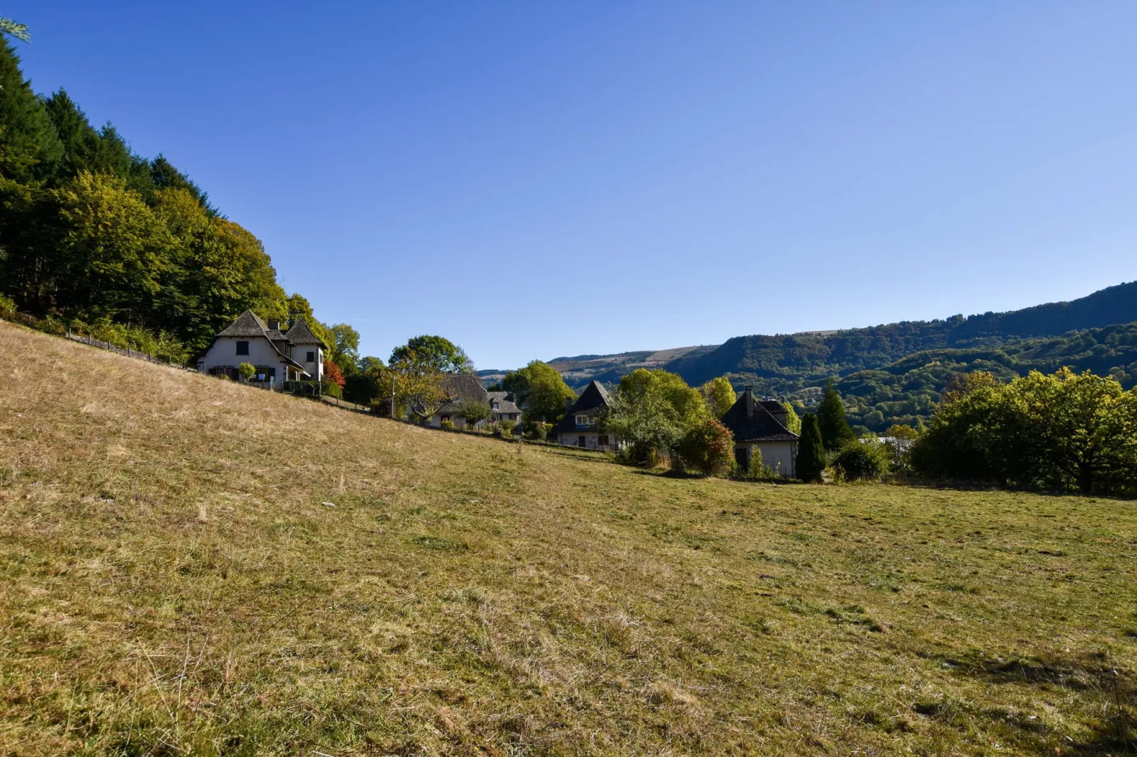 Maison près des volcans d'Auvergne-Gebieden zomer 1km