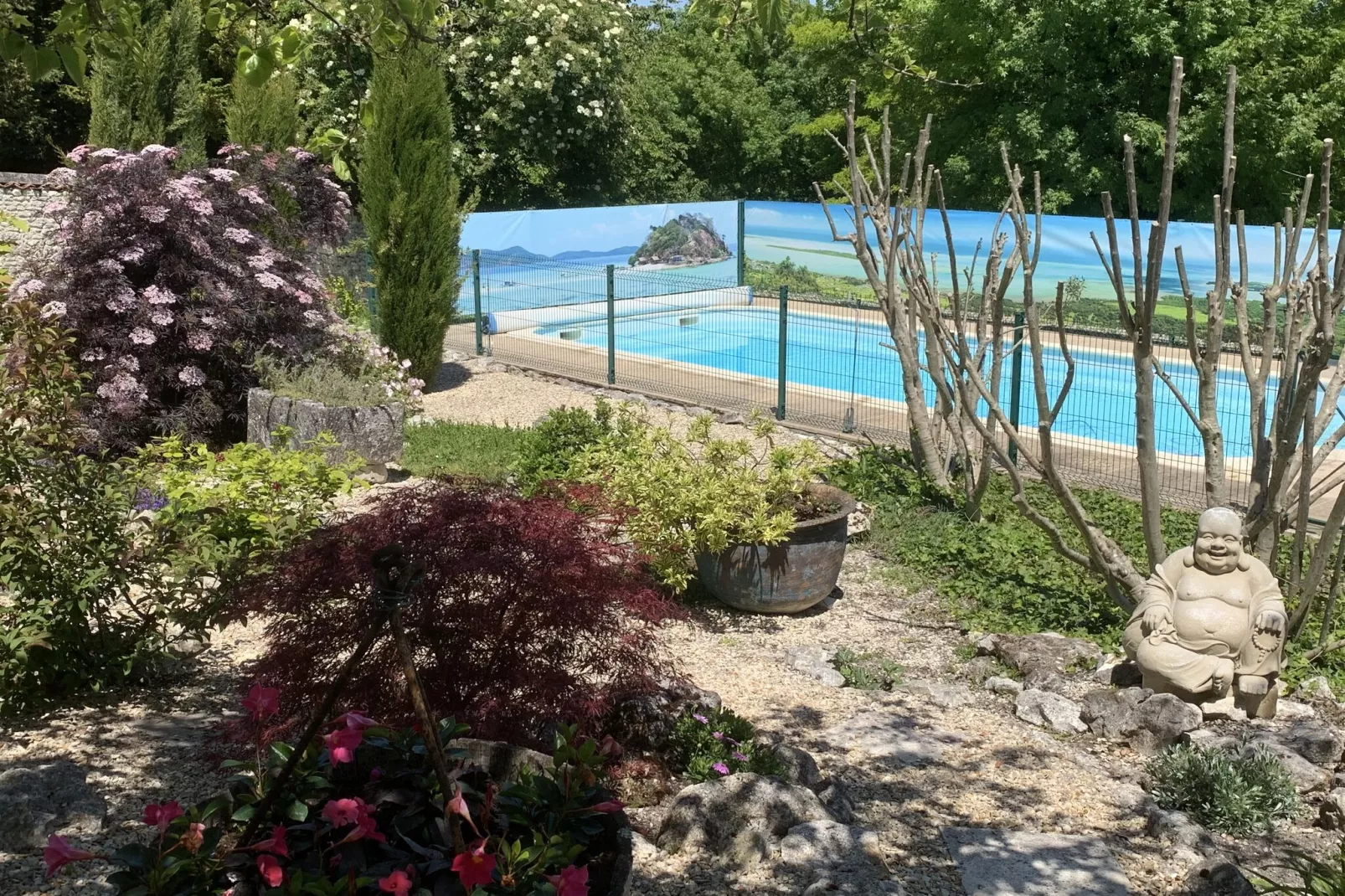 Maison mitoyenne avec piscine-Buitenkant zomer