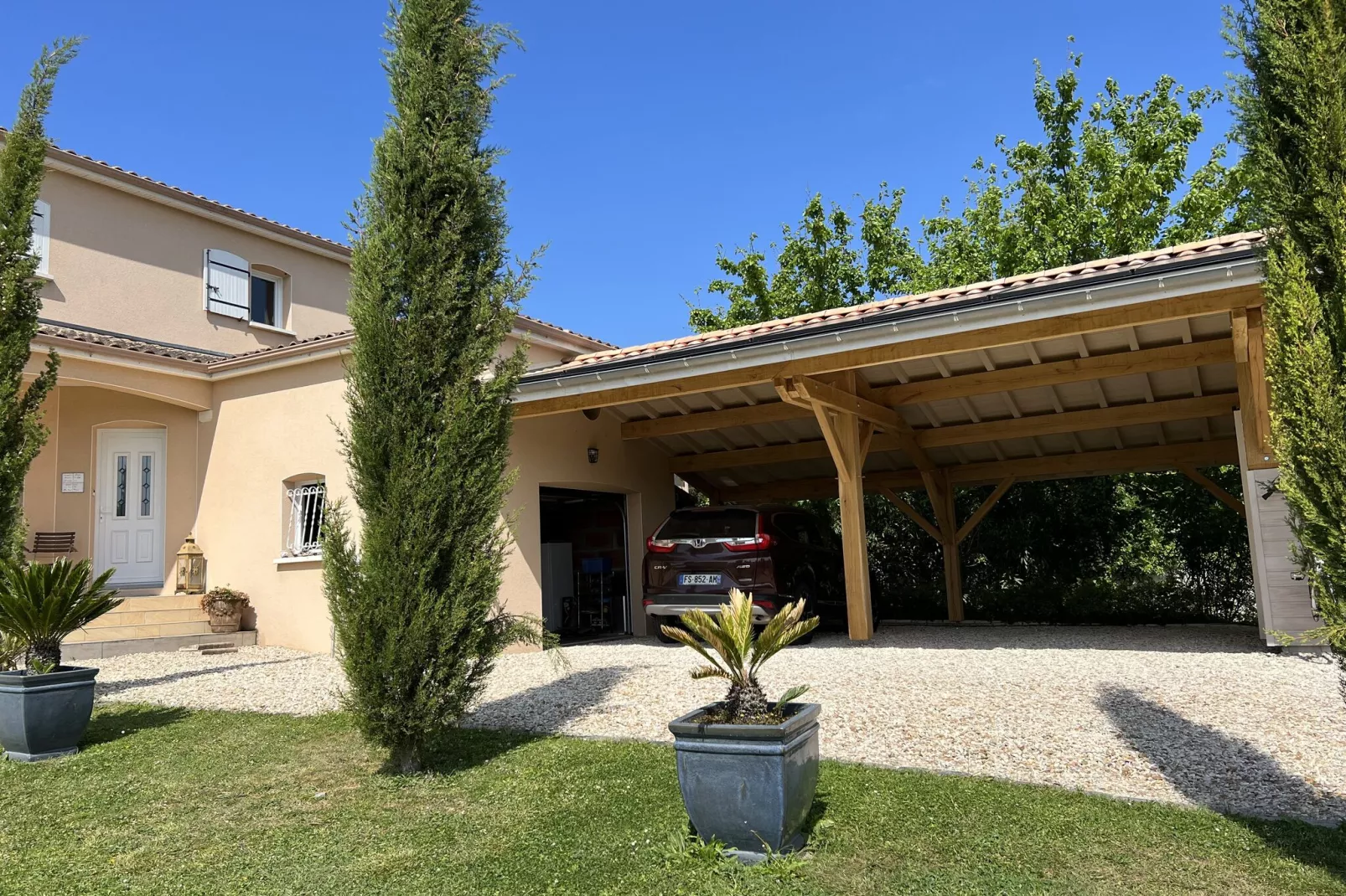 Maison mitoyenne avec piscine-Buitenkant zomer