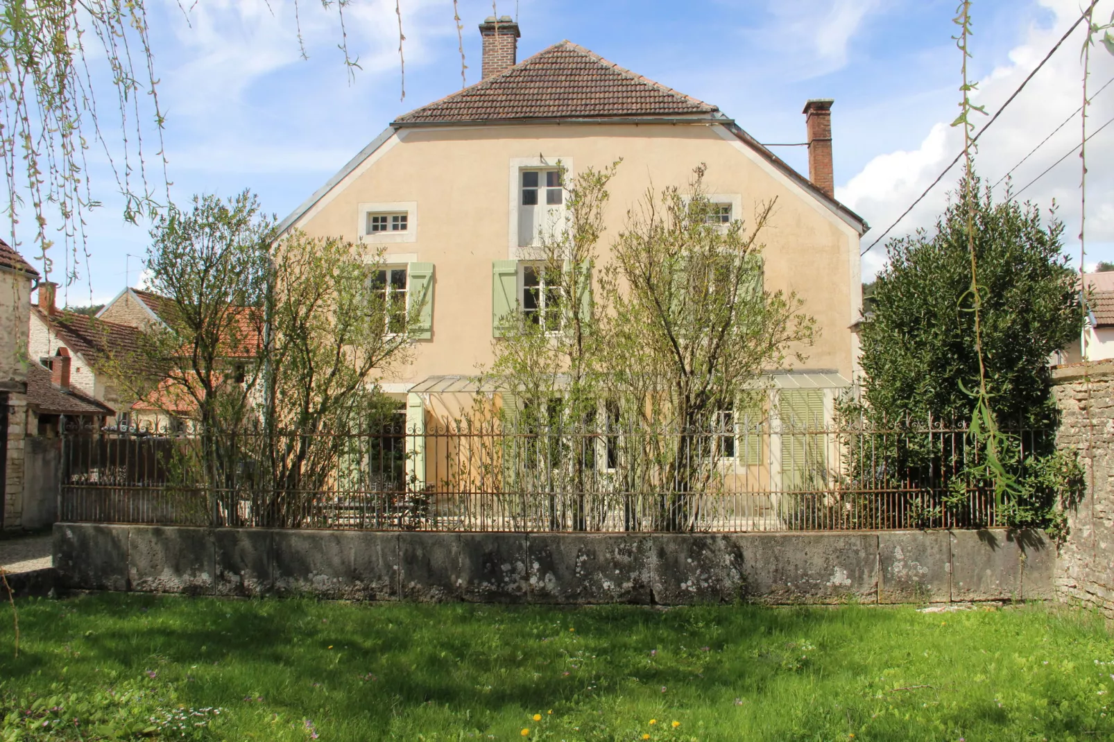 Maison de Vacances Bouix-Buitenkant zomer