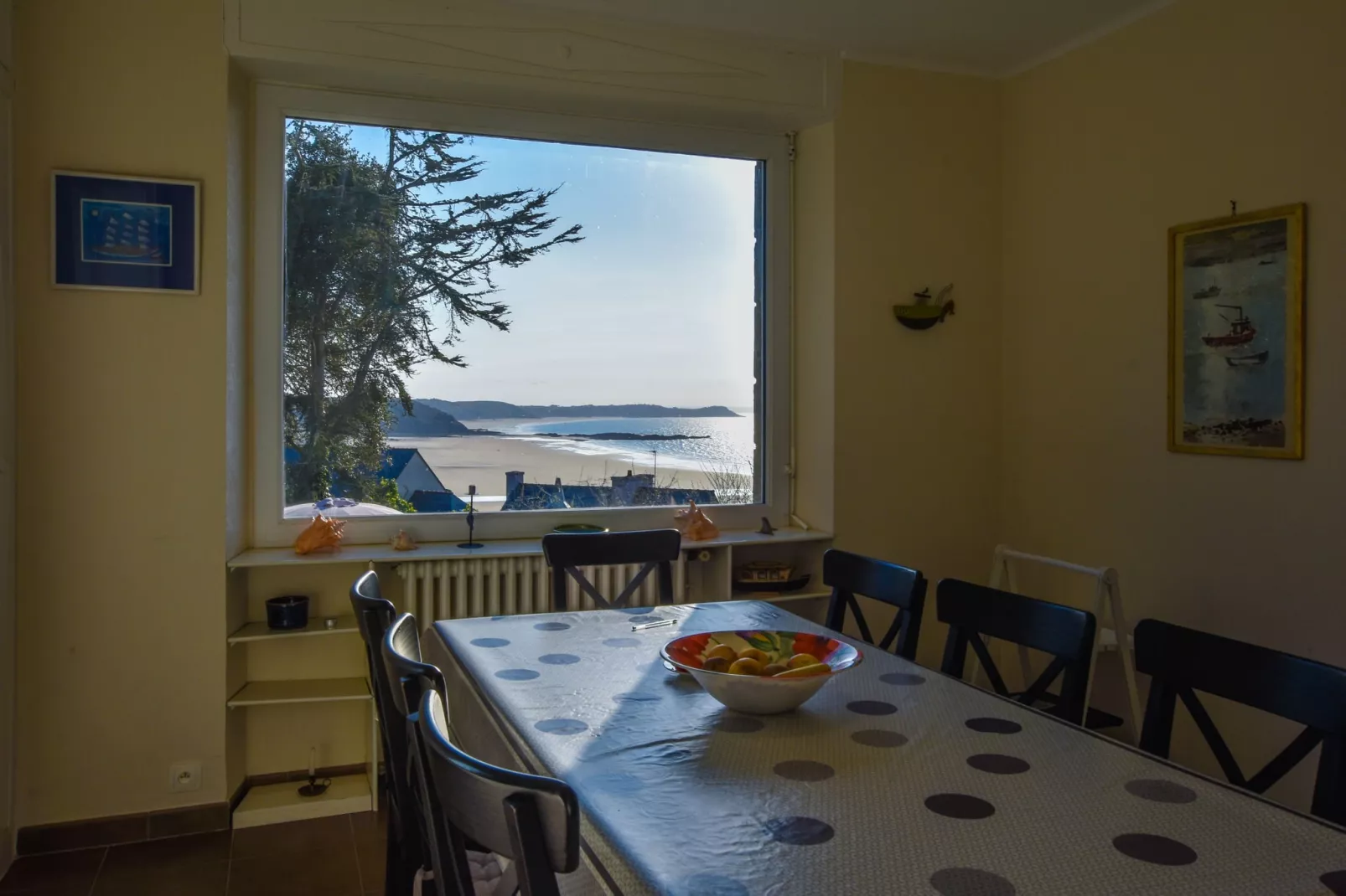 Maison avec vue sur mer-Eetkamer