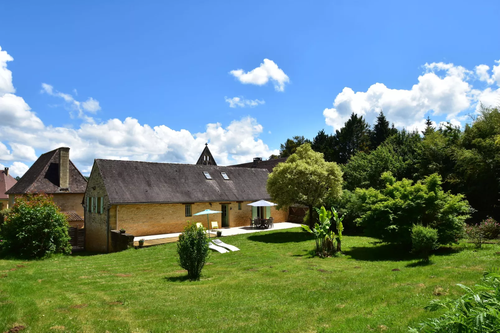 St Vincent Le Paluel La Grange-Buitenkant zomer