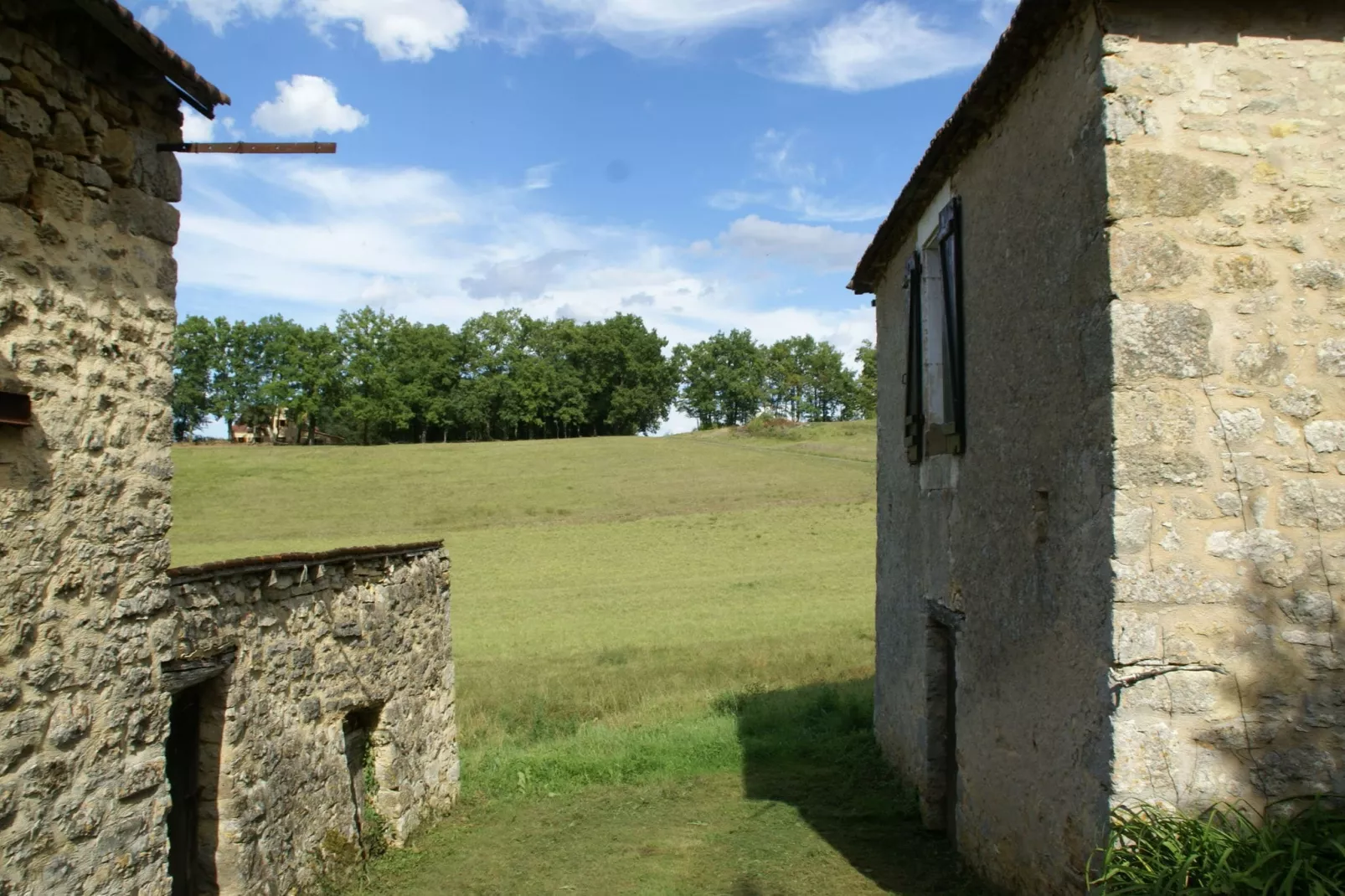 Maison de vacances  Berbiguieres 5 p-Buitenkant zomer