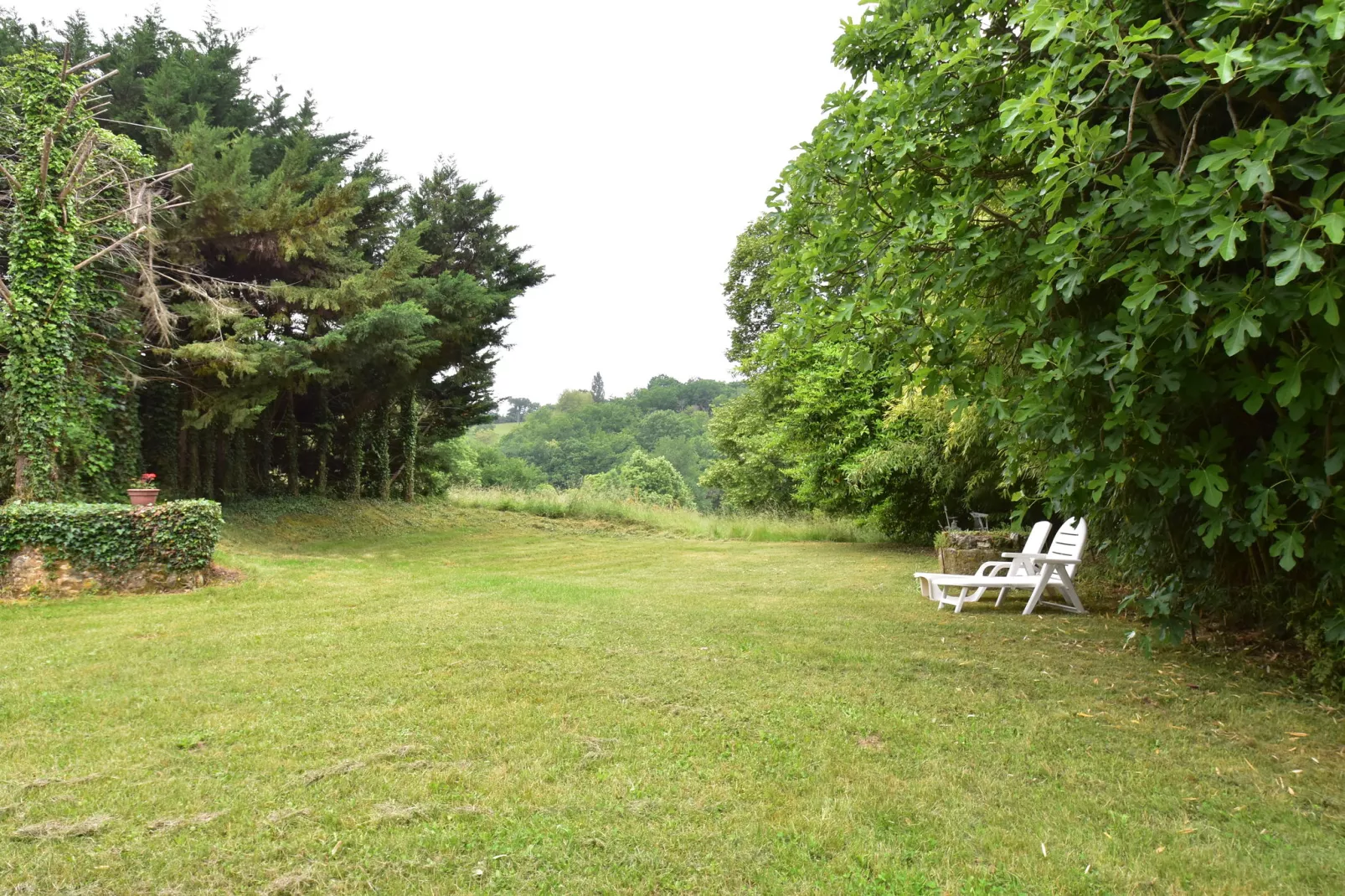 Maison de vacances  Berbiguieres 5 p-Tuinen zomer