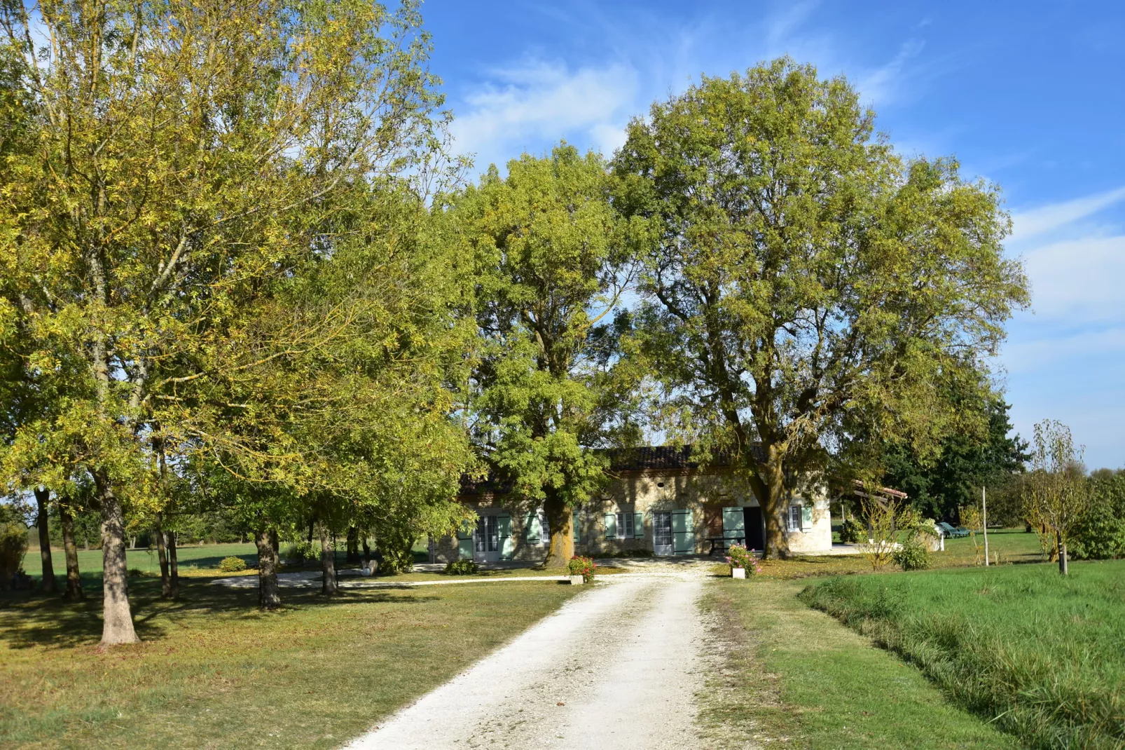 Maison de vacances Saint Nexans 4 p-Buitenkant zomer