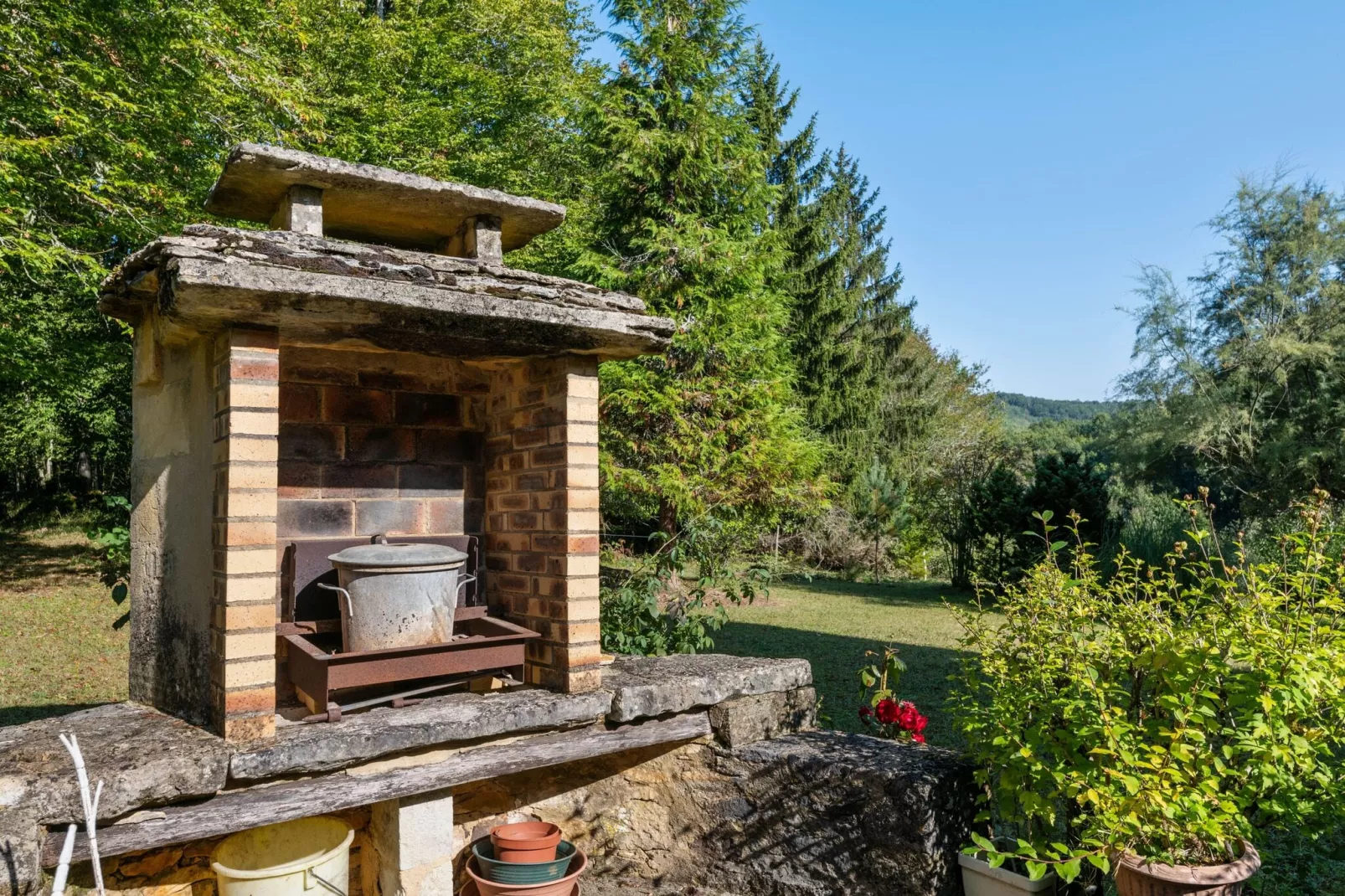 Maison de vacances Villefranche du Perigord-Tuinen zomer