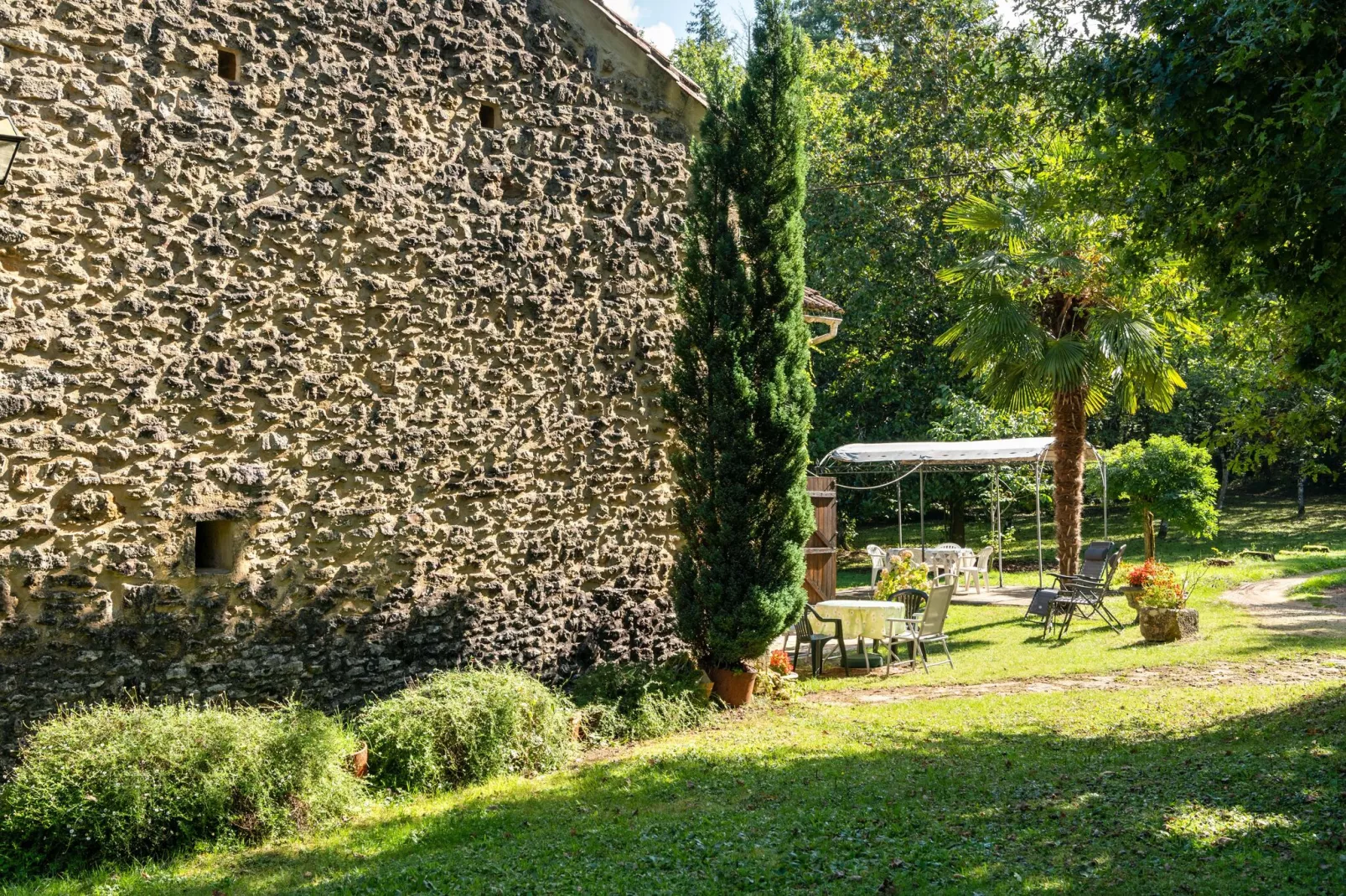 Maison de vacances Villefranche du Perigord-Tuinen zomer