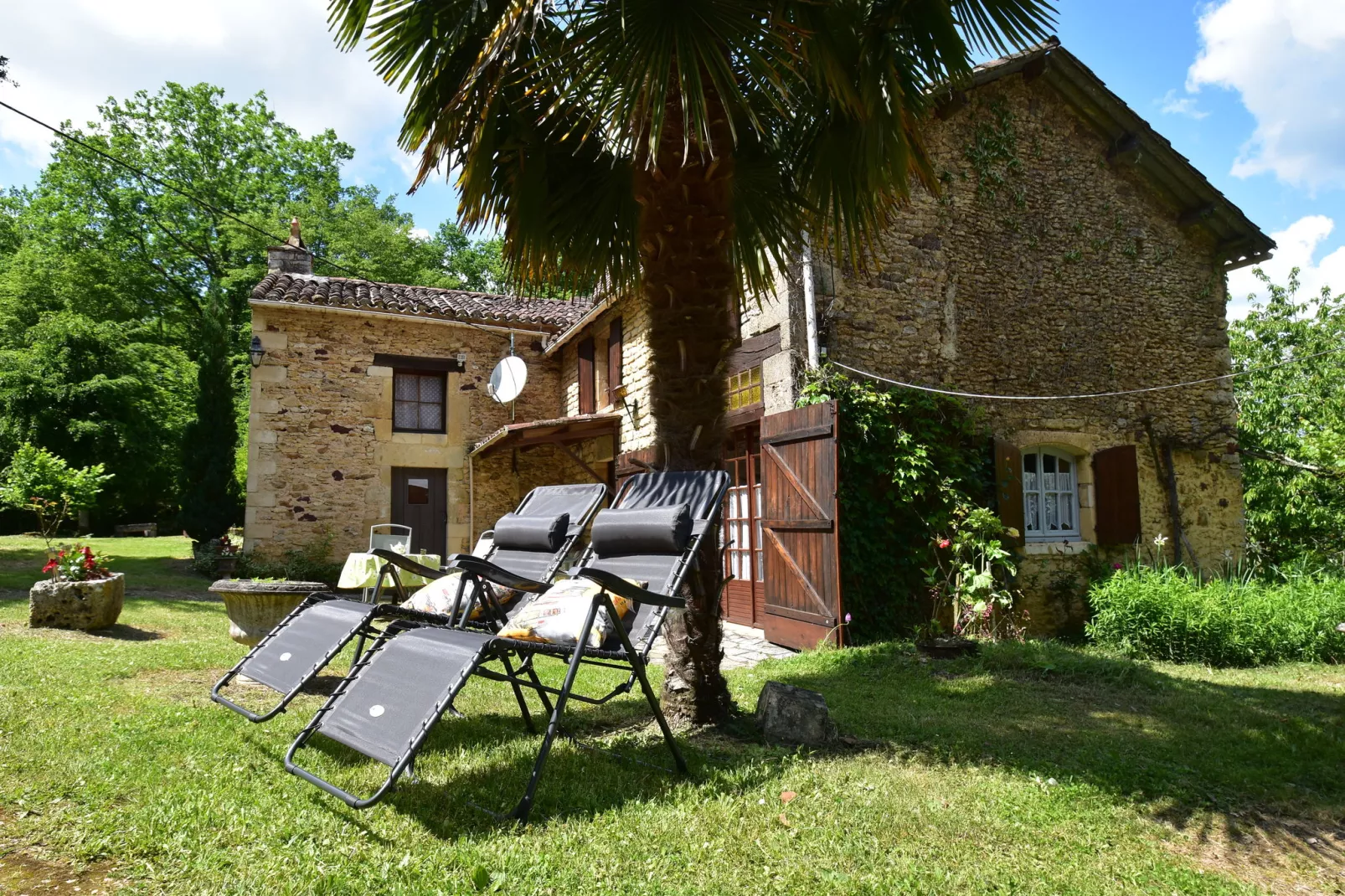 Maison de vacances Villefranche du Perigord-Buitenkant zomer