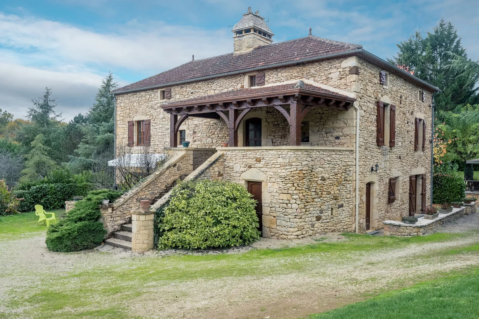 Prachtig landhuis met authentieke sfeer in Prats-du-Périgord - Buitenkant zomer