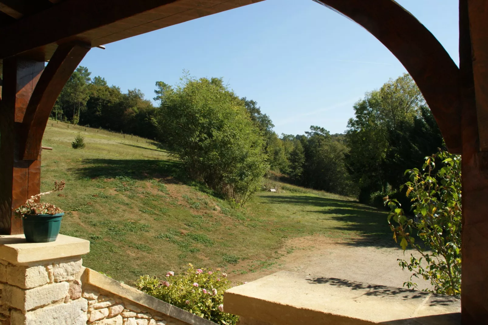 Prachtig landhuis met authentieke sfeer in Prats-du-Périgord - Uitzicht zomer